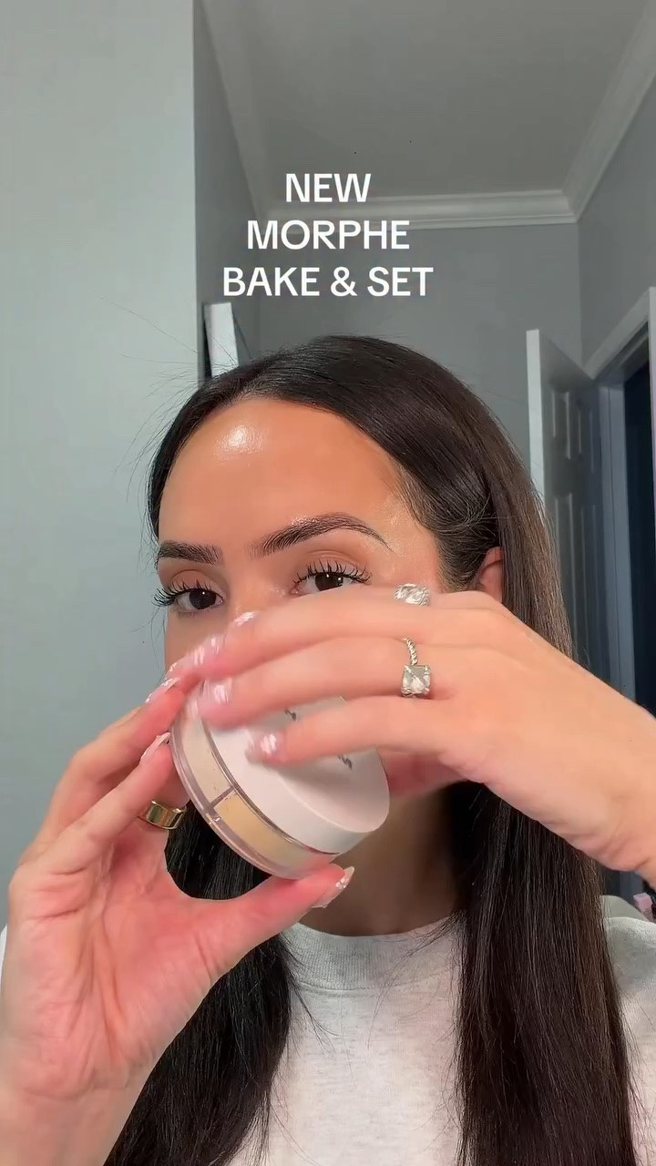 Omg. This is incredible!!! Blurring, smoothing, lightweight. I can’t wait to see how it wears🥰🥰 @morphebrushes #makeup #makeupreviews #loosepowder #settingpowder #makeupproducts