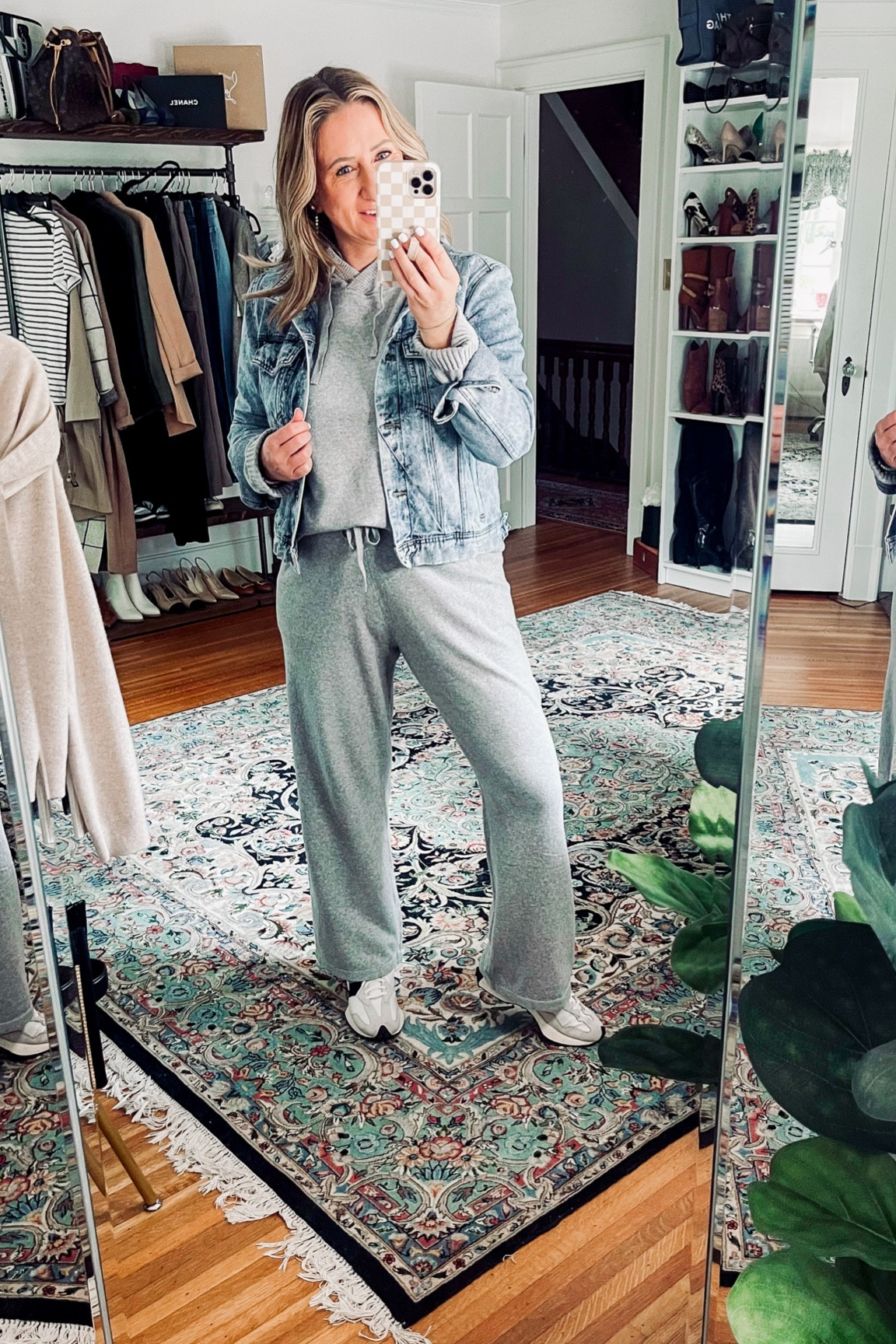 Fall outfit, cozy outfit, fall style, cozy style, fall fashion, gap, sweatpants, sweatshirt, new balance, sneakers 

#LTKover40 #LTKstyletip