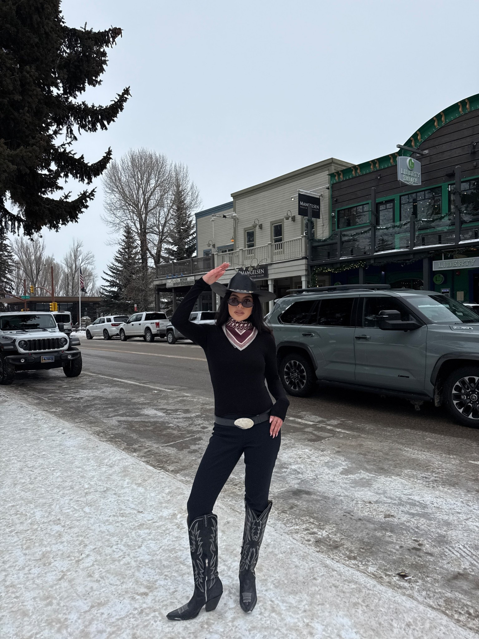 Snow cowgirl 🤠

All back outfit inspo, easy western style inspo, modern western style 

#LTKTravel #LTKSeasonal