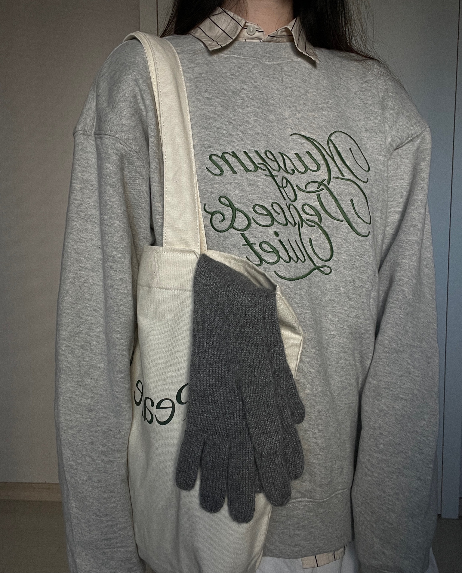 cute sweatshirt

#museumofpeaceandquiet #mopq #sweatshirt #toteme #cashmeregloves #canvasbag

#LTKkorea #LTKwinter #LTKasia