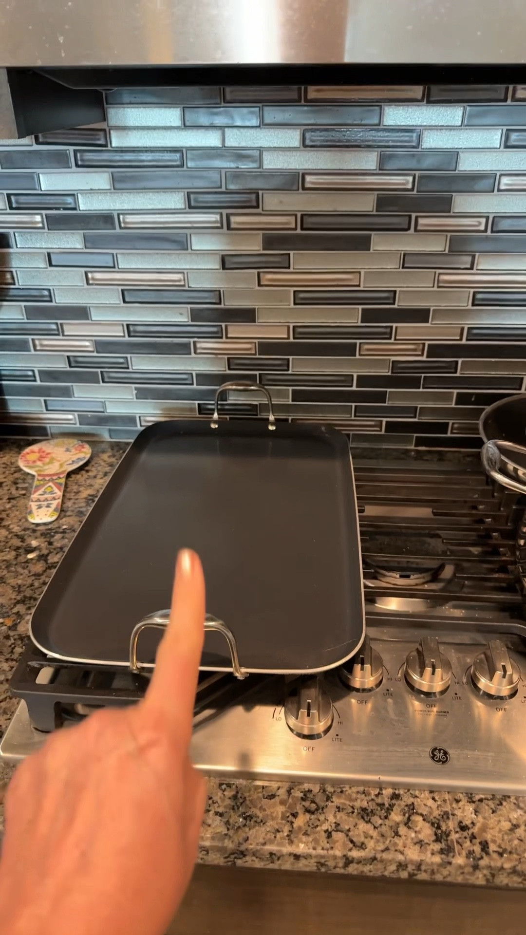 If you’re tired of juggling multiple pans just to make one meal, this fixes that. This is the HexClad Hybrid Double Burner Griddle, and it gives you one massive cooking surface that heats evenly across two burners. What makes it different is the hybrid stainless steel and nonstick design, so you get a great sear without food sticking or burning on. Watch how much space you have here—perfect for pancakes, bacon, veggies, or smash burgers all at once. This is ideal if you cook for family, meal prep, or just want faster, cleaner cooking without swapping pans. It’s durable, versatile, and turns your stovetop into a flat-top griddle. 

#LTKOver40 #LTKHoliday #LTKfoodie