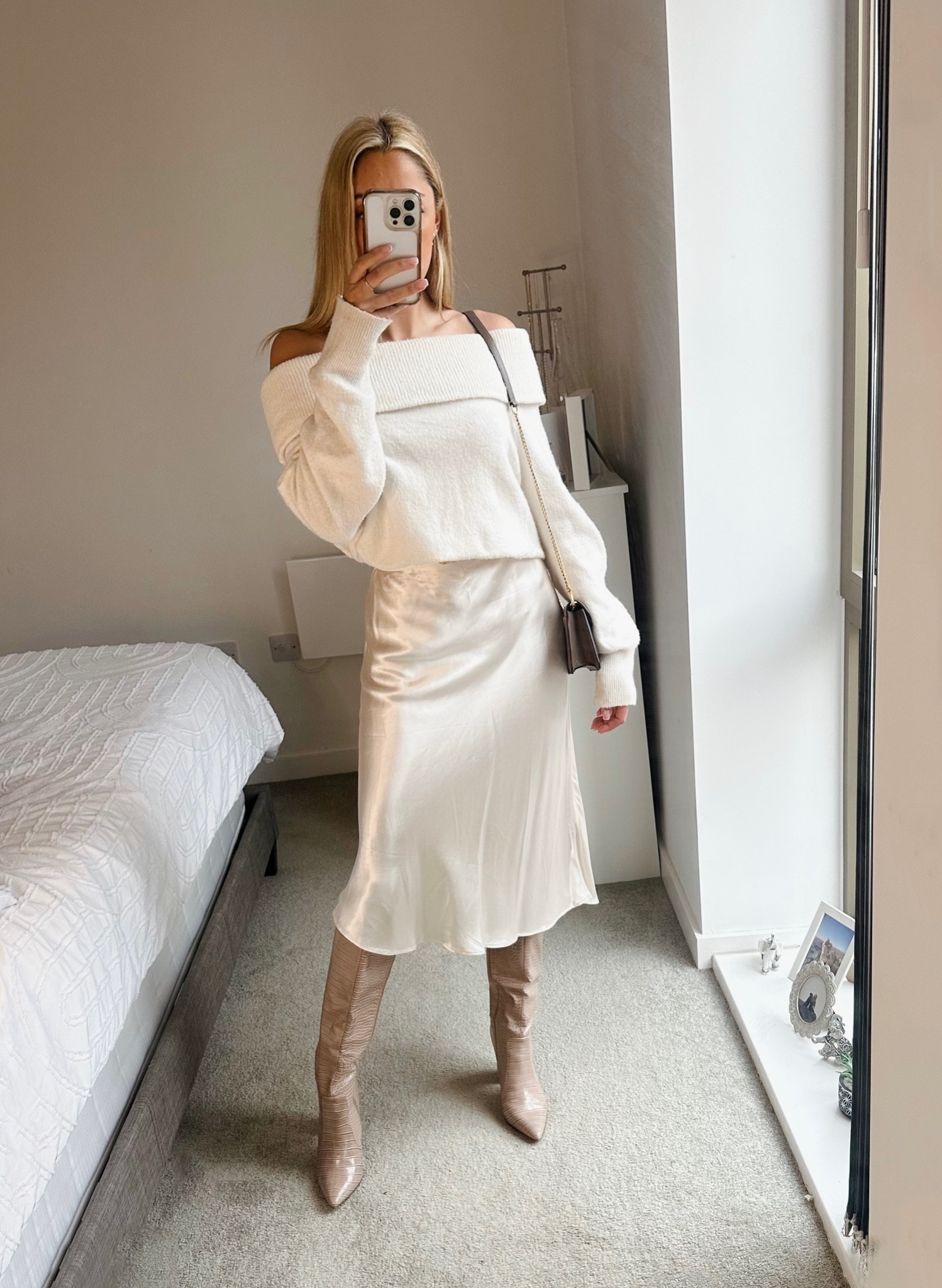 Winter whites🤍

#winteroutfit #eveningoutfit #cream #neutrals #knitwear #satinskirt #nudeboots

#LTKSeasonal #LTKfindsunder50 #LTKeurope