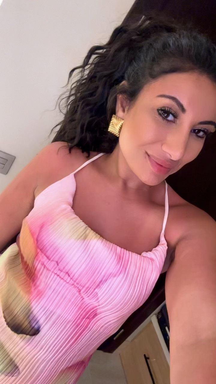 Floral abstract pink maxi pleated halter top dress 


#LTKStyleTip #LTKGiftGuide #LTKFindsUnder50