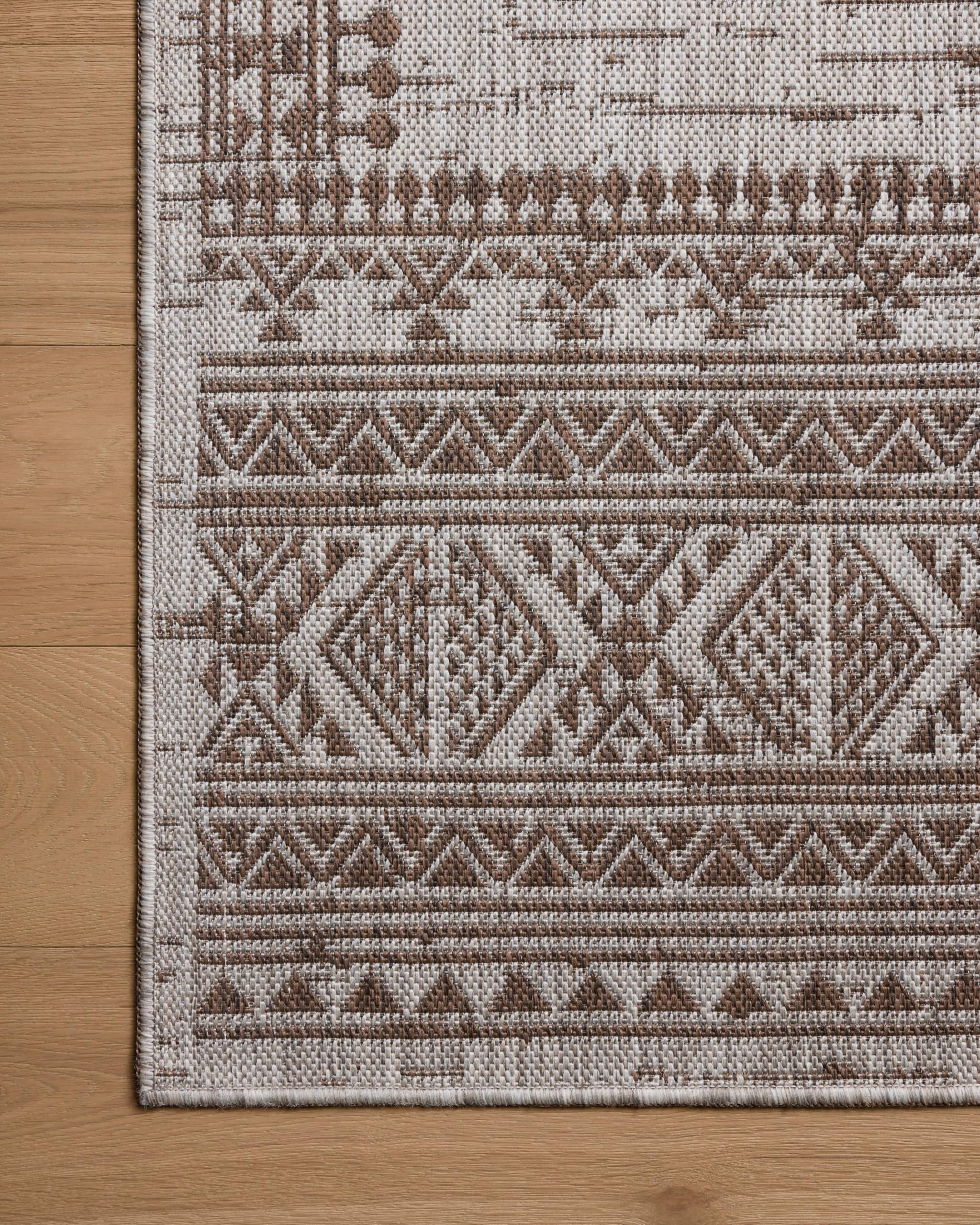 Loloi II Easton Collection ESN-01 Coffee/Dove 4'-0" x 6'-0" Reversible Indoor/Outdoor Accent Rug | Amazon (US)