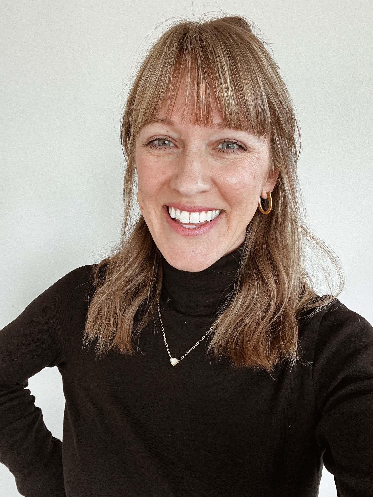 Simple, minimalist jewelry perfect for Valentine’s Day!