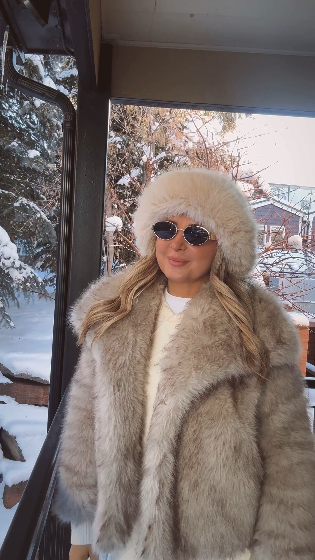 Snow bunny look

Travel, ski, snow, Apres ski, Vici, faux fur coat

#LTKdayinmylife #LTKootd #LTKgrwm