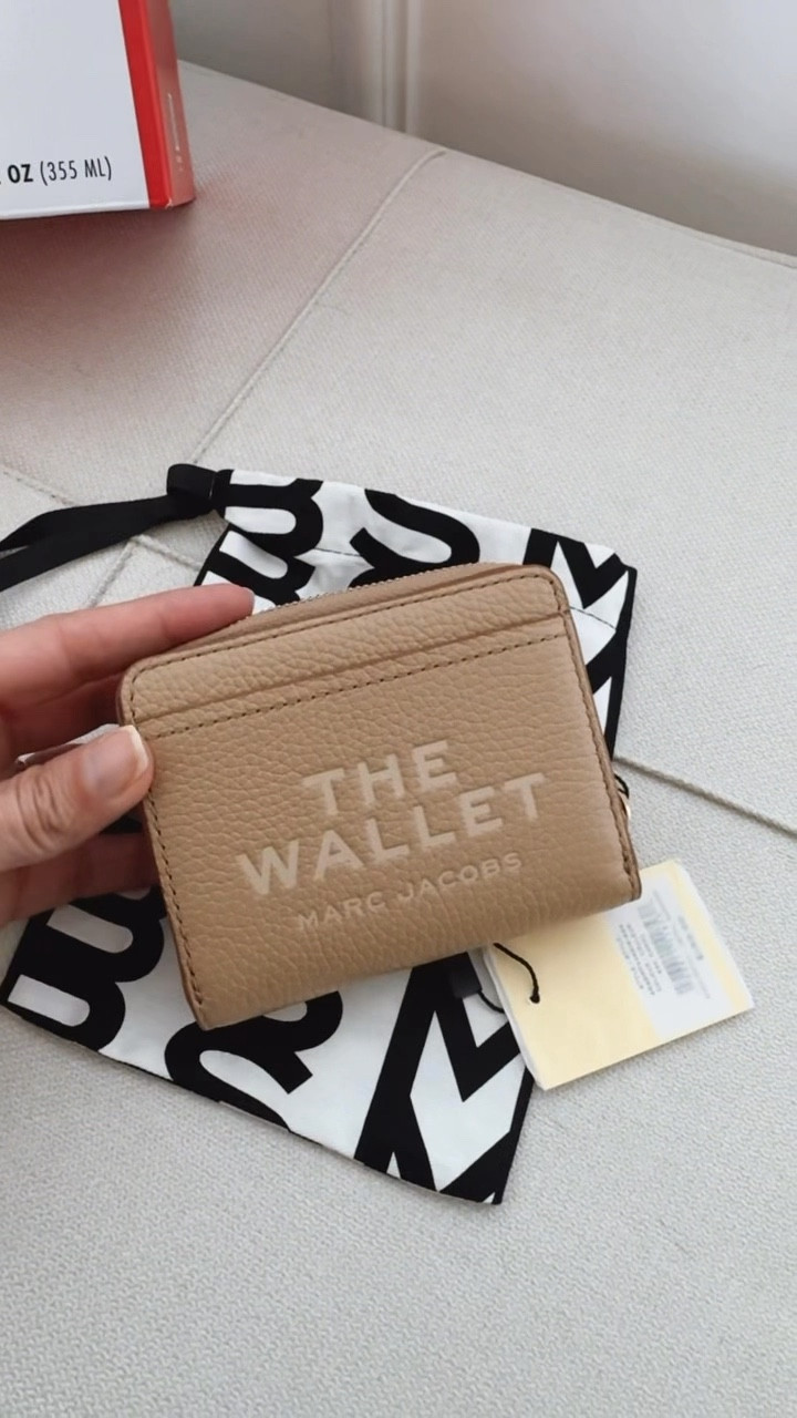 Such a good holiday gift idea, this Marc Jacobs wallet feels so luxe, the quality is amazing, and it’s the perfect everyday piece. 
Black Friday: Earn a $75 - $750* Gift Card with your Purchase. Use code BFRIGCSF. Valid 11/24-11/29.

#Saks #SaksPartner @Saks


#LTKHoliday #LTKU #LTKGiftGuide