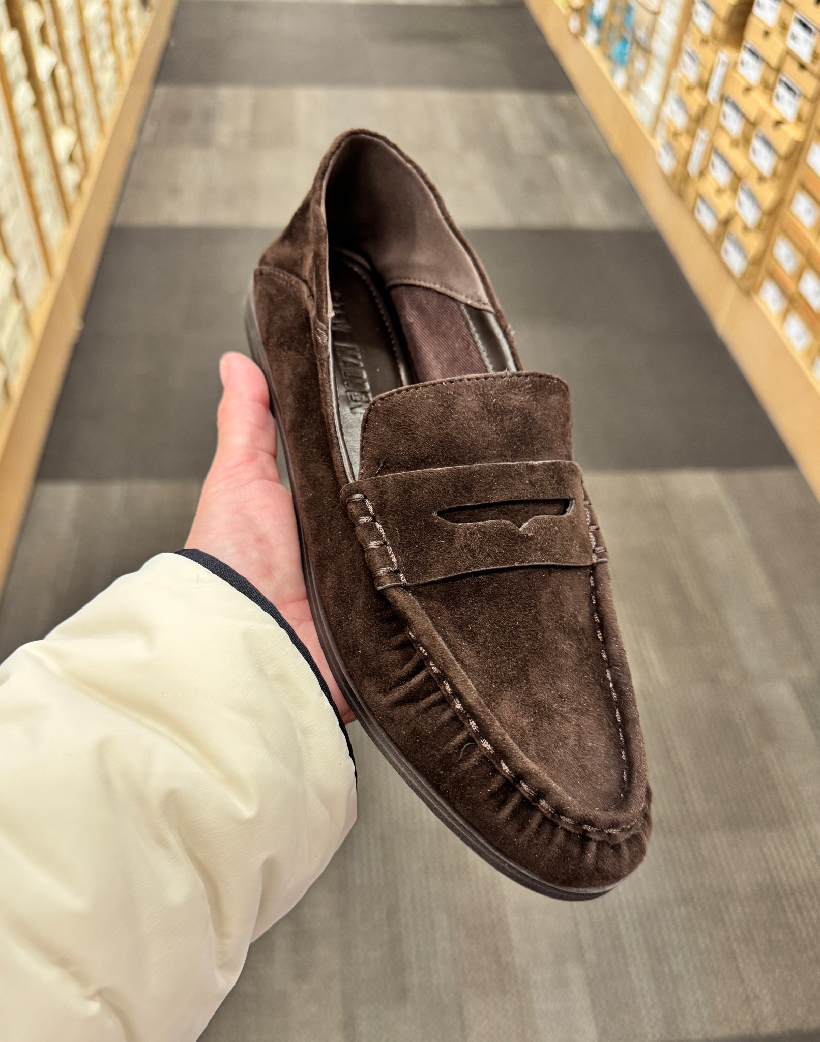 🤎 Love the Saint Laurent loafers… just not the price? 😅

Found a really good alternative that gives you that same effortless look - but actually makes sense.

🤎 Soft, thin suede that molds to your foot, and a convertible heel so you can wear them as a loafer or slip them on like a mule.

One of those easy pieces you’ll keep by the door and wear all spring.



Are you into loafers these days or are you more of a sneaker person? 👟

#LTKgrwm #LTKOver40 #LTKMidsize