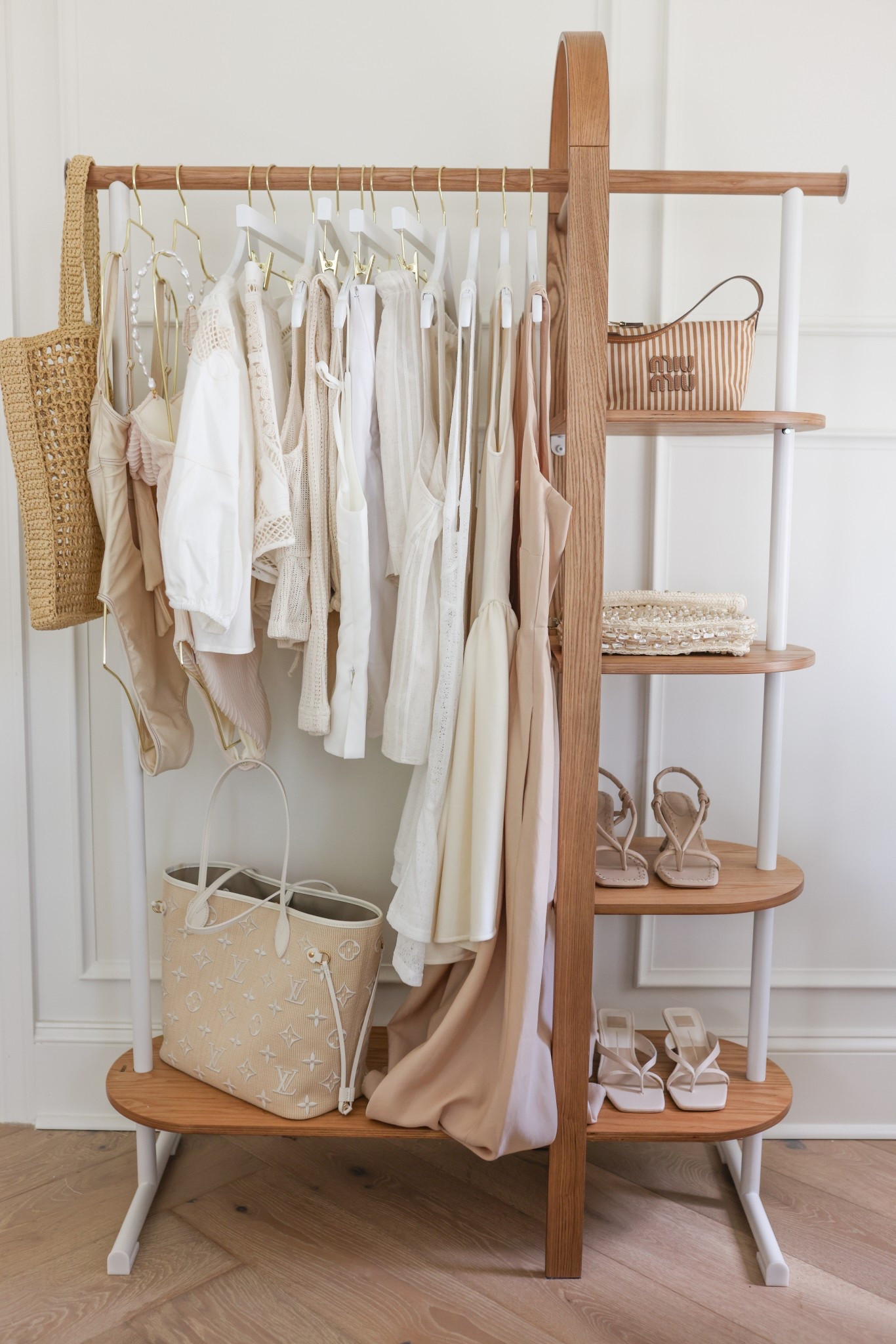 Summer fashion inspiration 

Neutral summer fashion, Dillards, H&M fashion, Miu Miu purse, Prada beach bag

#LTKFindsUnder100 #LTKStyleTip #LTKSeasonal