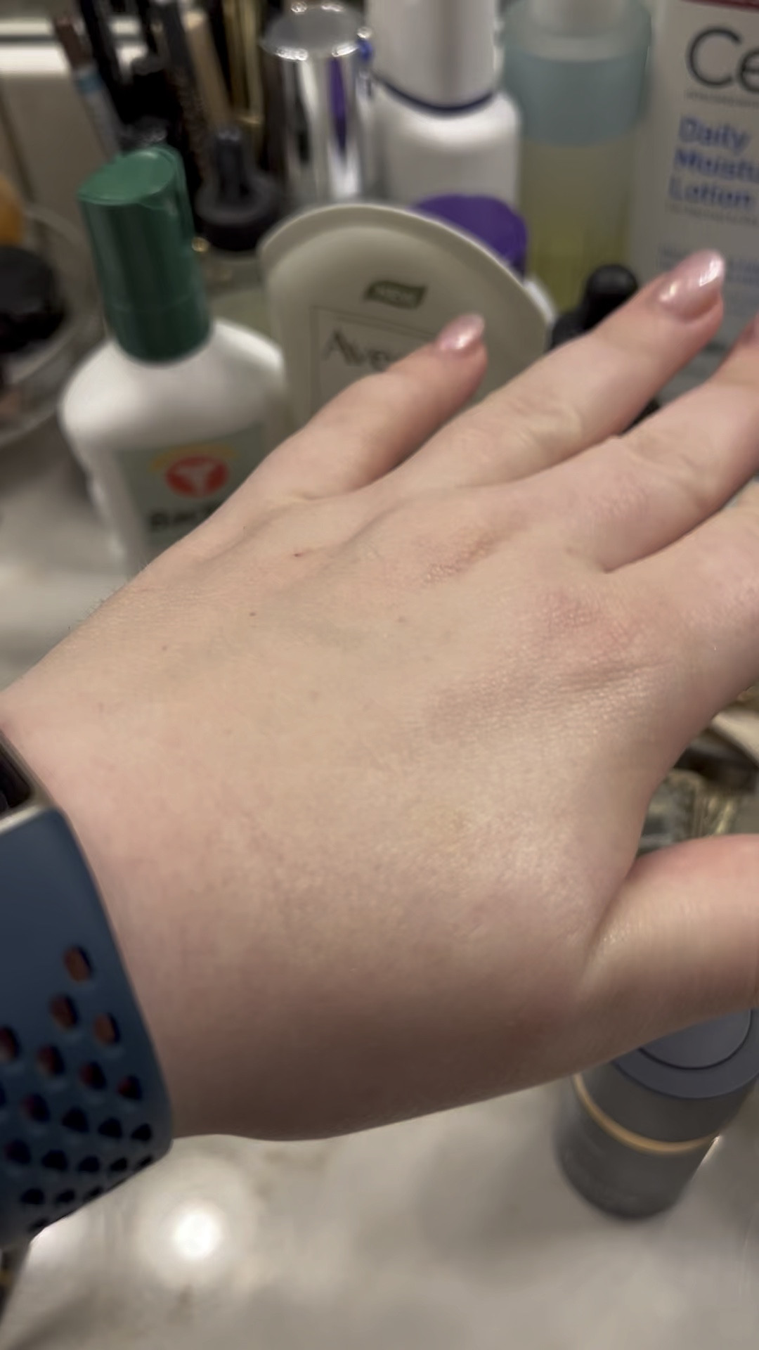 Absolutely loving this Saie beauty highlighter! It’s so lightweight and easy to apply and layer. It comes in two shades. This is the Starglow universal champagne color ✨

#LTKbeauty #LTKHoliday #LTKstyletip