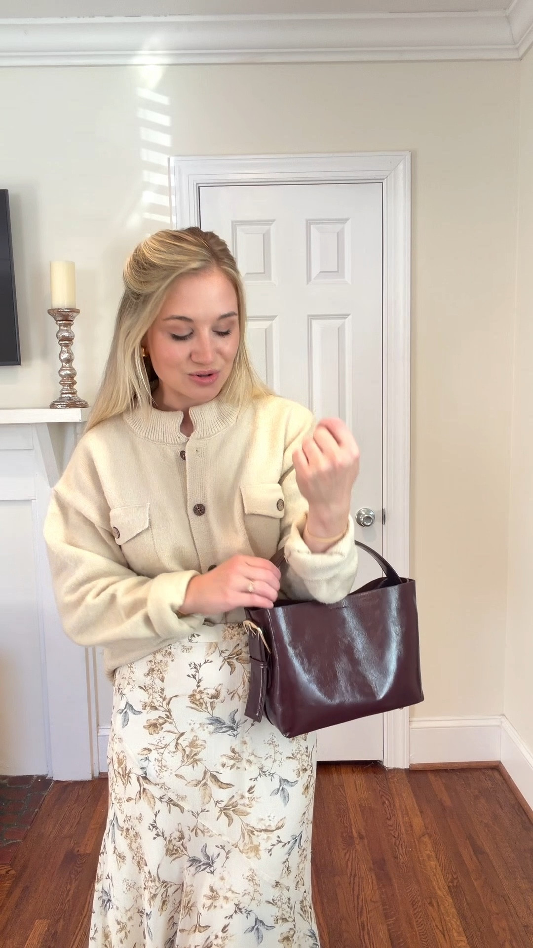 This dark brown plum purse is so cute for fall and winter! I love how unique this color is and how functional the design of this purse is! I linked a few other styles I am currently loving from Moda Luxe here on my LTK shop!

#modaluxe #modaluxebags #modaluxemuse #ad

#LTKBeauty #LTKFindsUnder100 #LTKGiftGuide