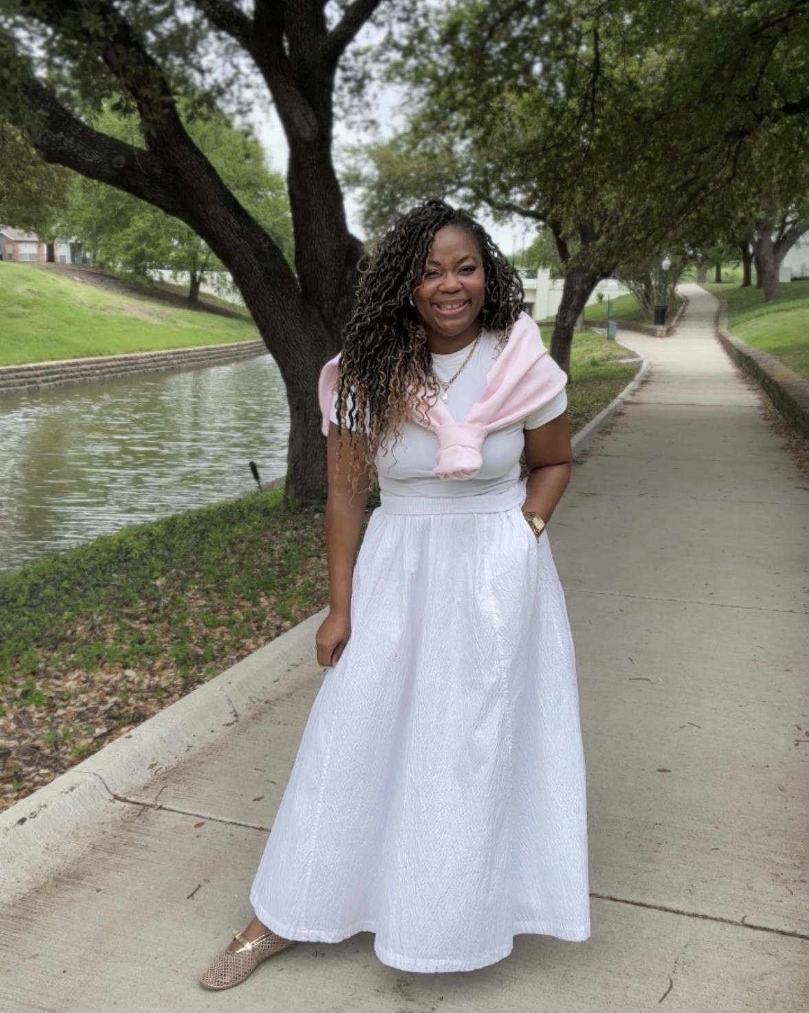 Weekend with the family outfit. We had a great time going to brunch and feeding the ducks!🌸🤍🦆

#LTKmomlife #LTKootd