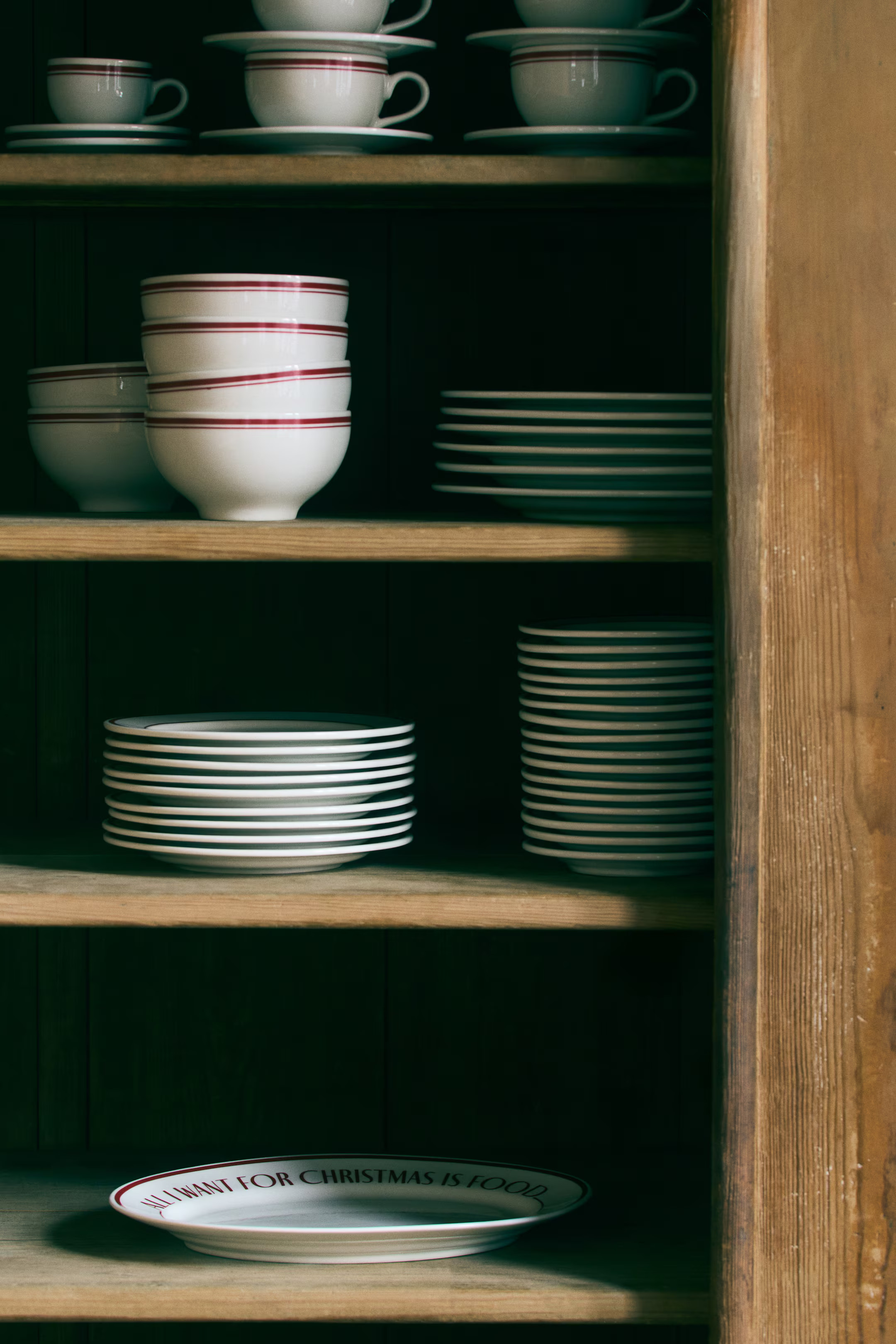 Porcelain Serving Plate - Red/All I Want - Home All | H&M US | H&M (US + CA)