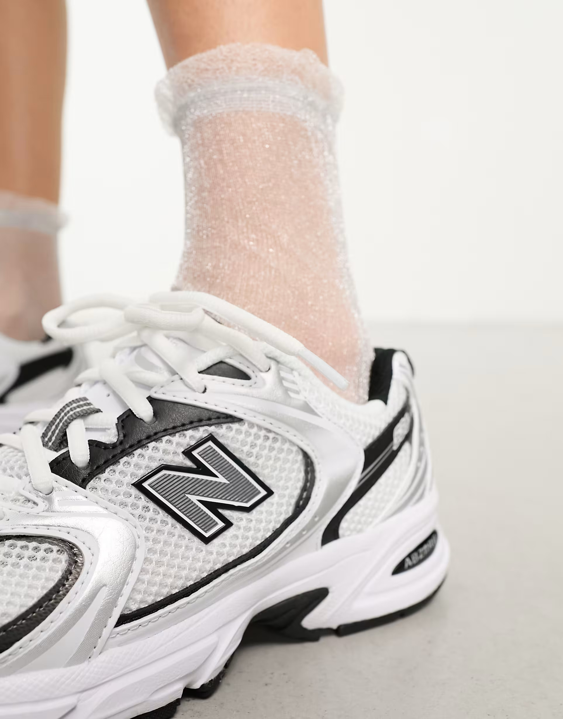 New Balance 530 trainers in white & black | ASOS (Global)