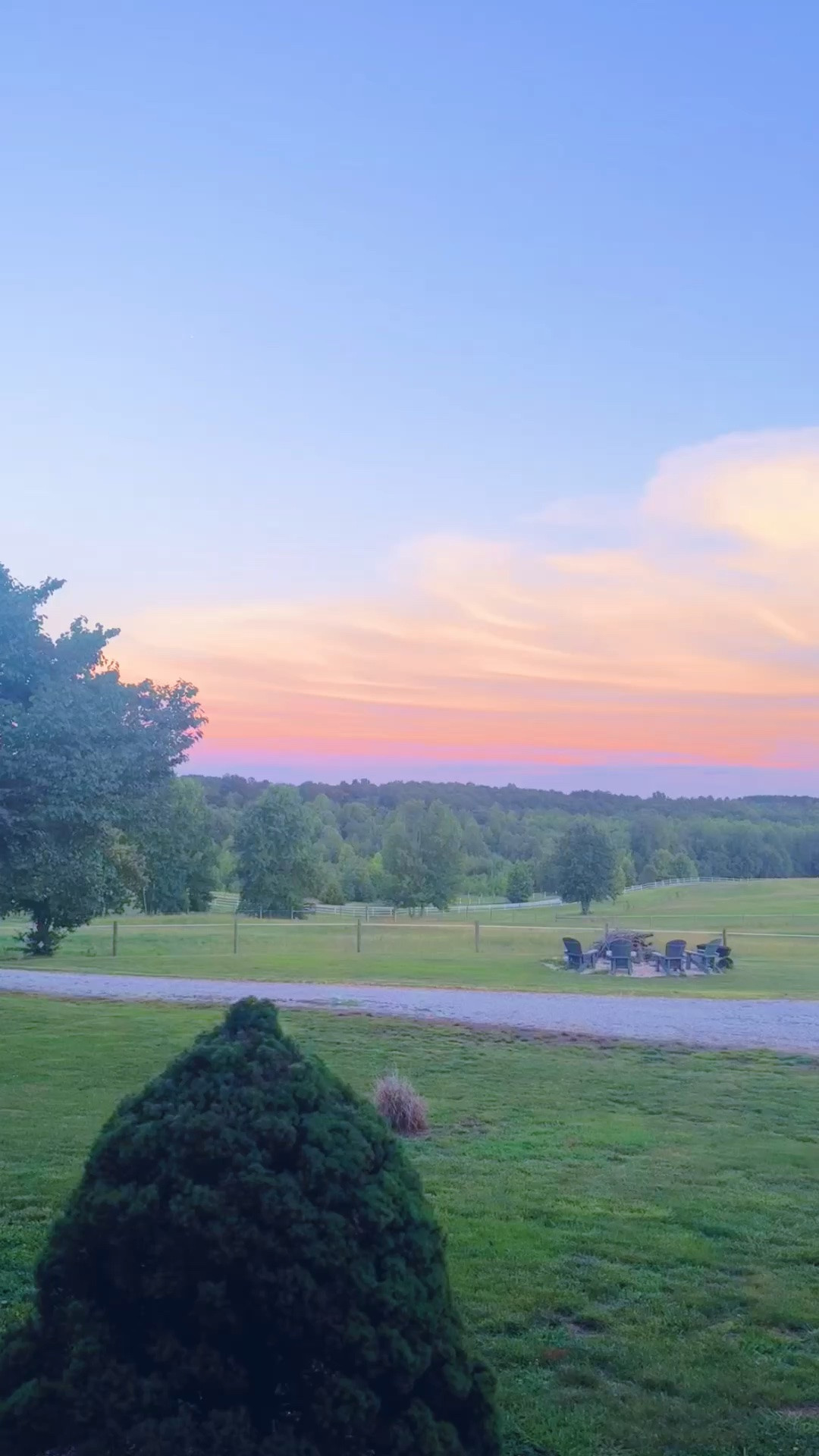 But nothing, and I mean nothing, beats sunset 🌅 hour on the front porch with my babies 👶🏼 and this view of the farm!!! 🌾
