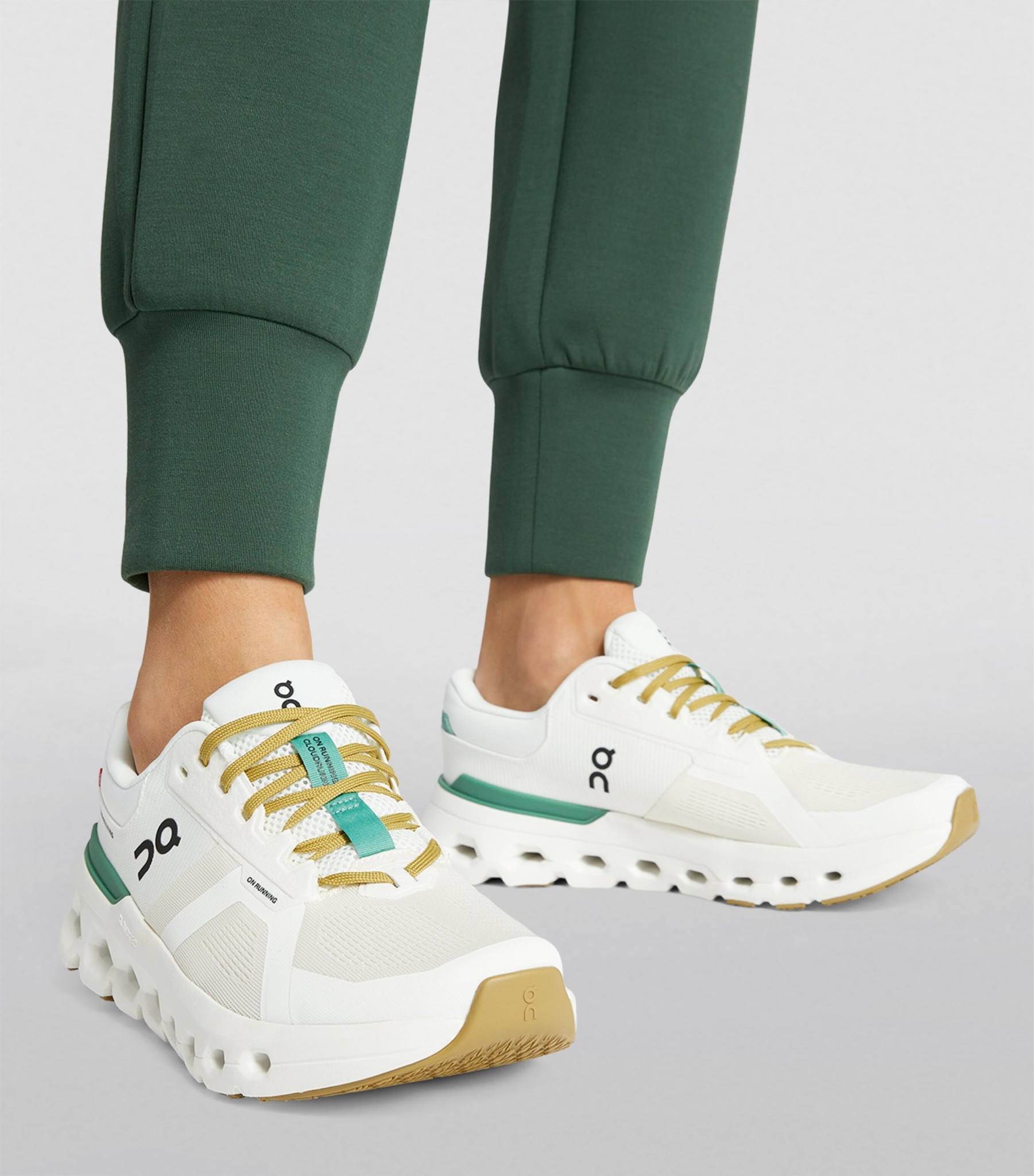 New On Cloud Cloudrunner colorway. Usualmente soy 8.5 en On Cloud pero en estas fui size 8. 