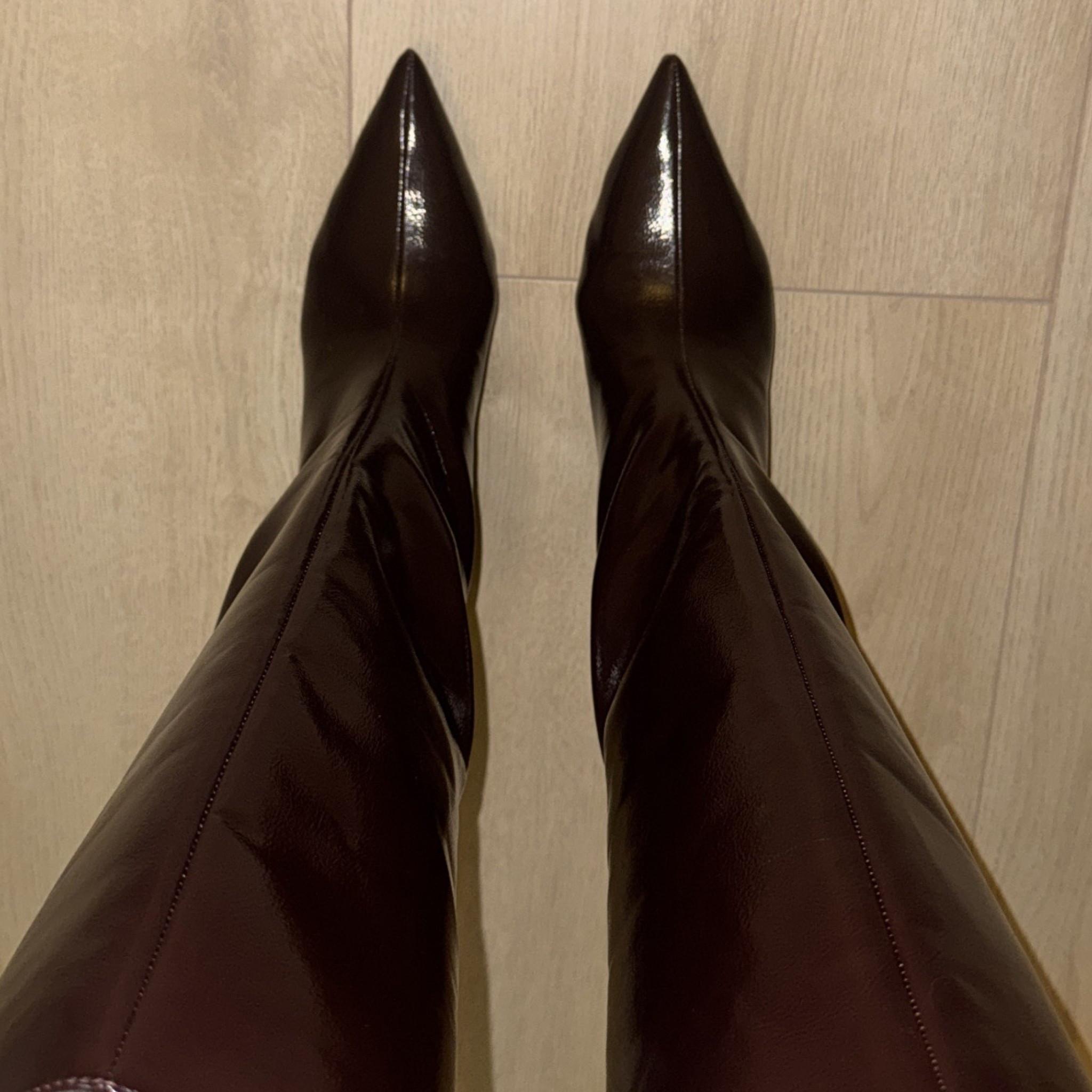 Boots season 🍂 burgundy knee high boots 👢 

#LTKdatenight #LTKautumn #LTKuk