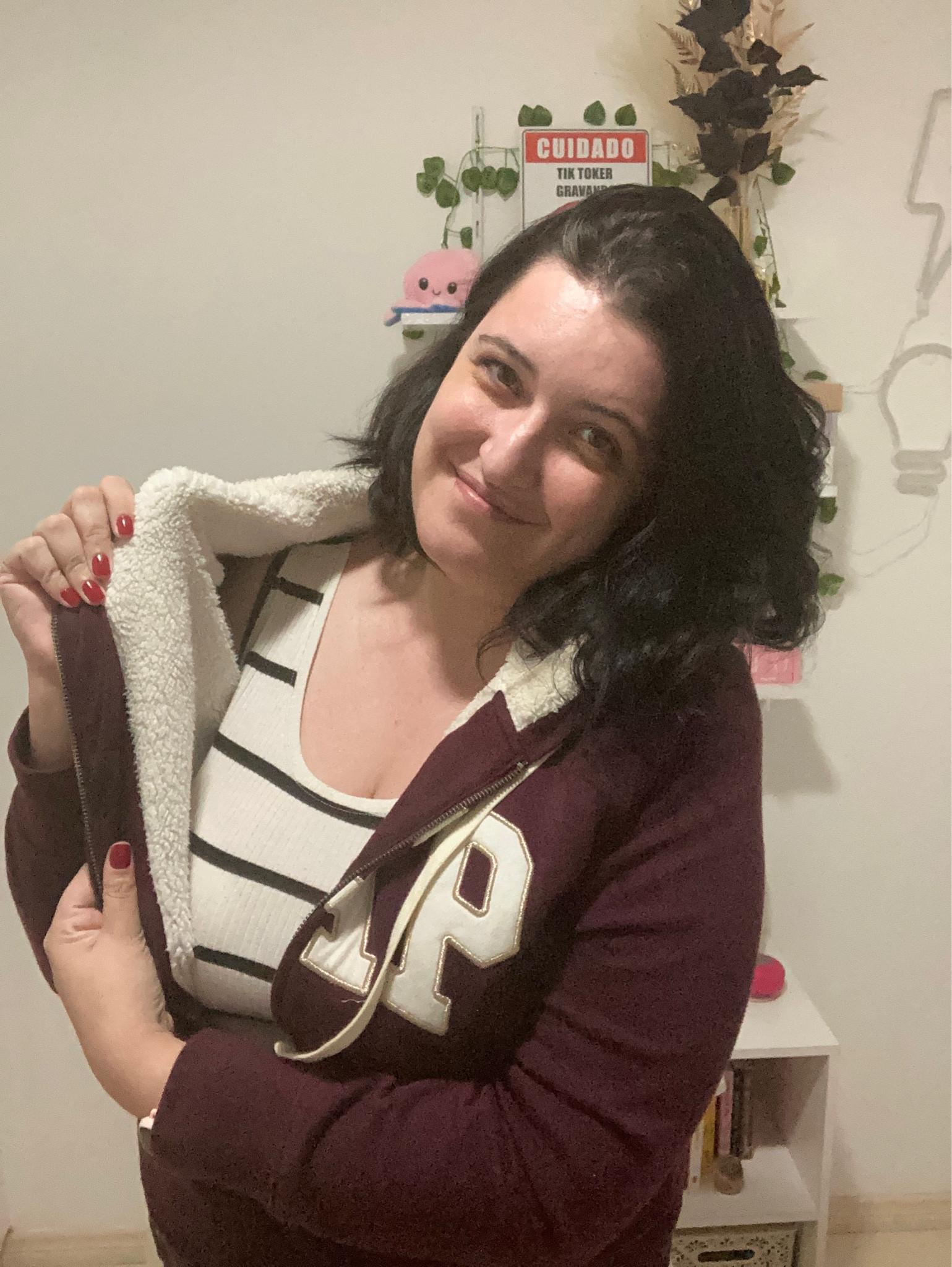 Essa jaqueta da GAP é perfeita para o frio, ela tem pelinhos dentro dela e na touca que esquentam! É minha jaqueta preferida! Vou levar pra Campos do Jordão na minha mala! Aliás, me segue pra ver meus itens essenciais pra Campos! 

#LTKbrasil #LTKtravel