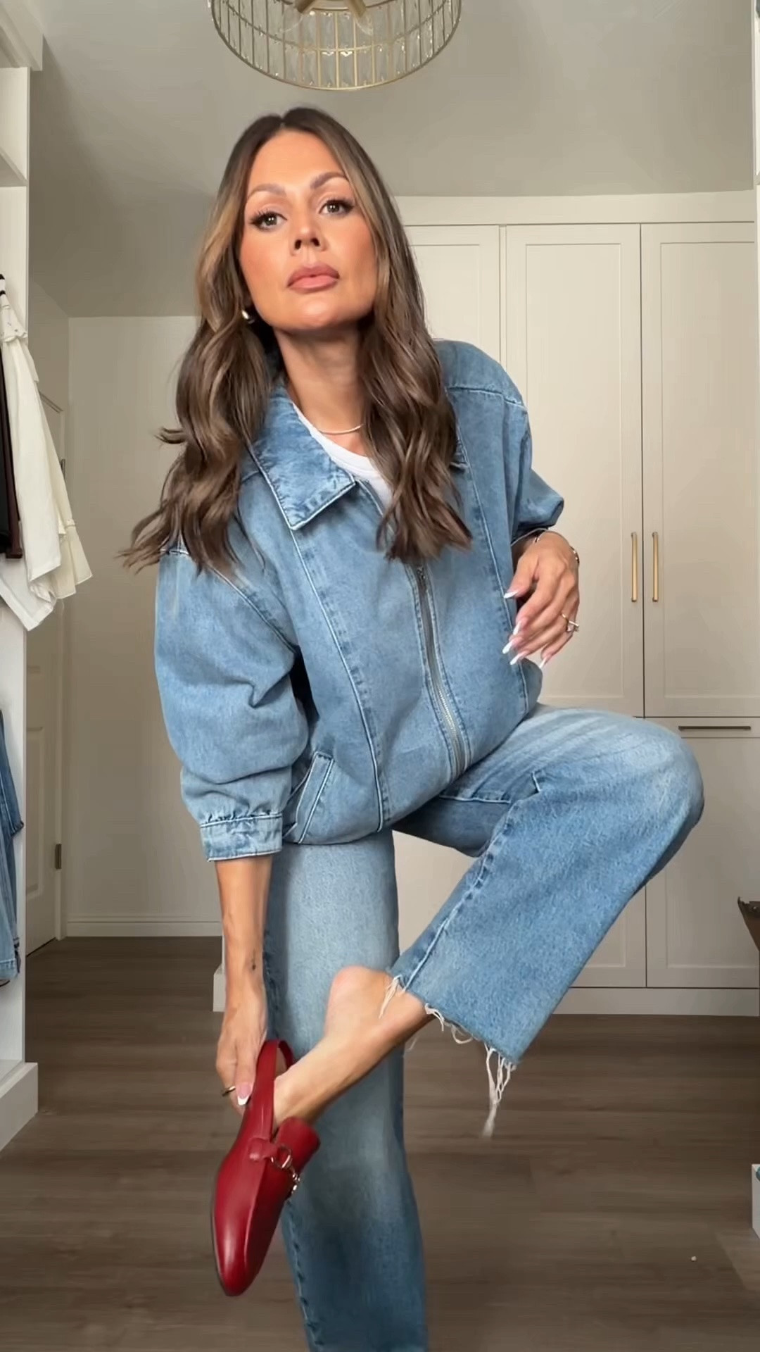 Denim on denim + a pop of color
For fall! ♥️💙 wearing small in jacket /26 jeans / size 8 shoes

#LTKgrwm #LTKootd #LTKU