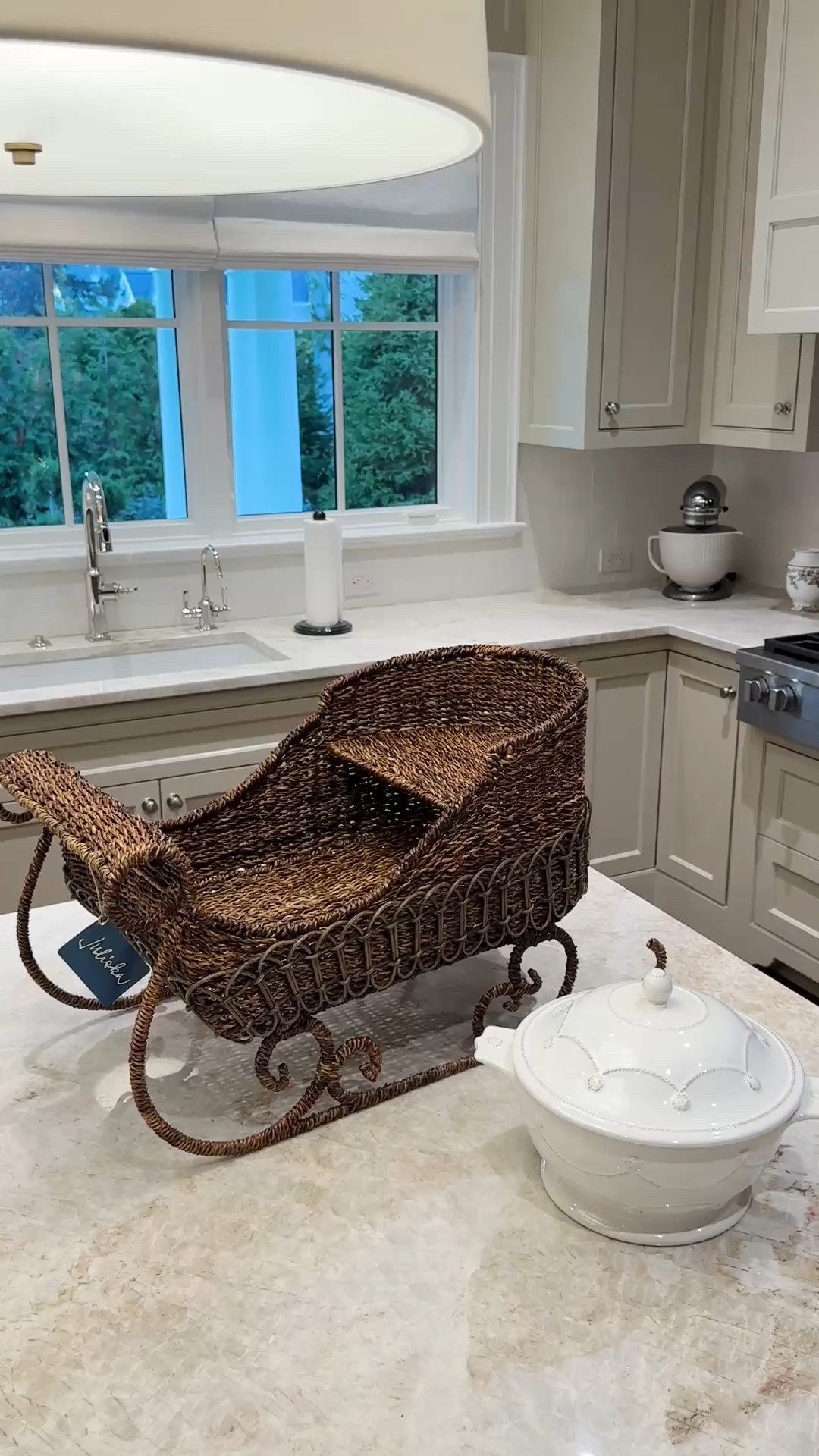 Bloomingdale’s is running an amazing offer with Juliska currently! Free gift with purchase of orders over $250 - you will receive a Berry & Thread Casserole with Lid! Definitely take advantage this holiday season! 



#LTKCyberWeek #LTKHoliday #LTKGiftGuide