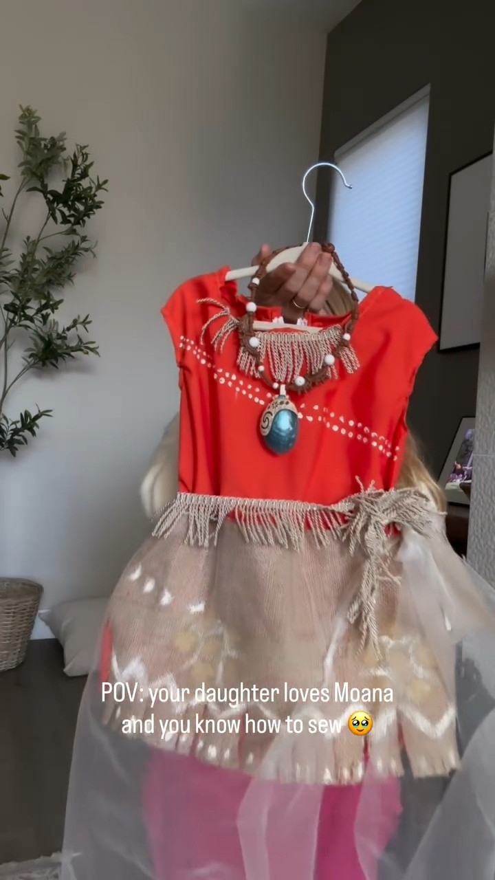 Nap time sewing 🥹

#moanacostume #sewing #toddlercostumes