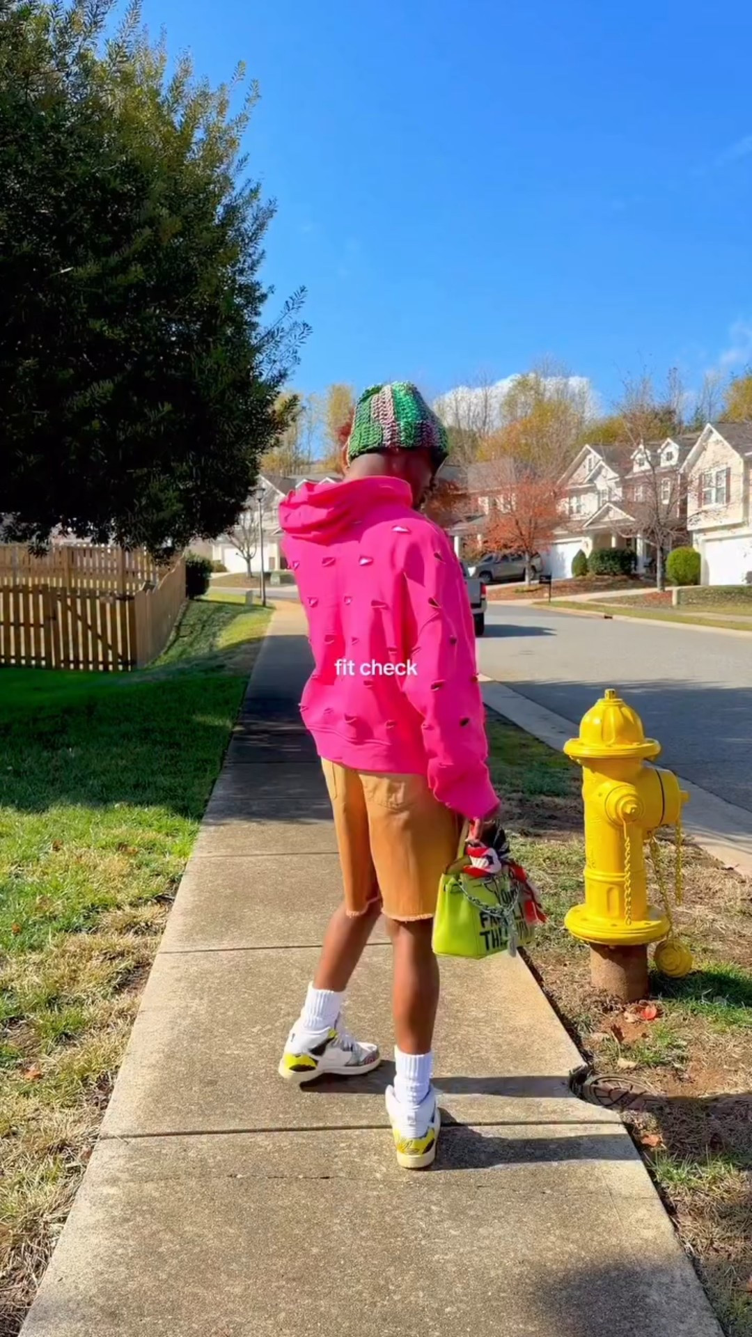 Easy like Sunday. What’s the score yall? 😅 (The fire hyrdant is a not a paid actor)
Hat: @etsy 
Hoodie: @nike @jacquemus 
Shorts: @hm 
Sneakers: Nike SB De La Soul (OG)
Nah: @soniquesaturday 

#fyp #streetwear #streetfashion #nike #fallfits