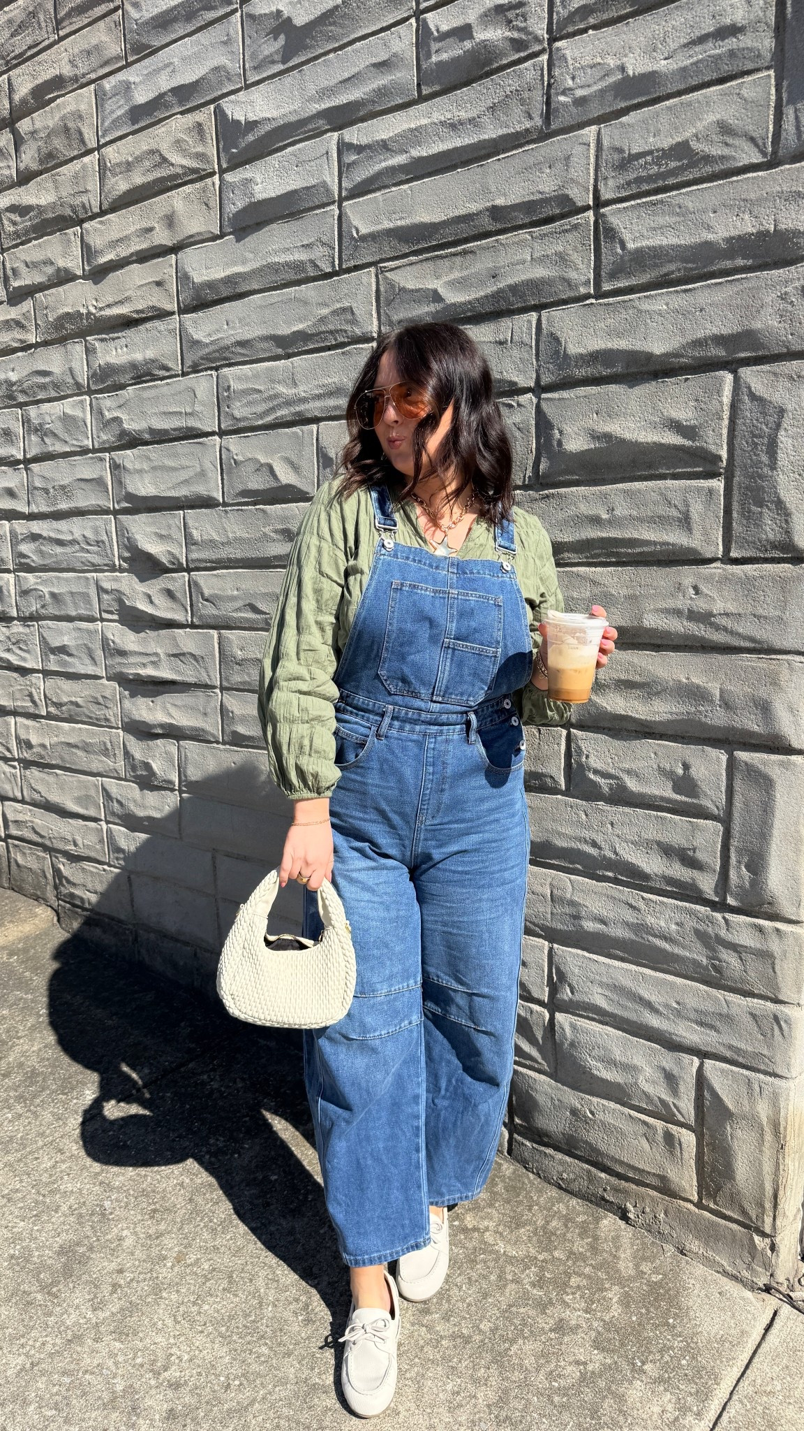 Brewery ootd 

Love these barrel leg overalls! They’re a free people look alike

#LTKootd