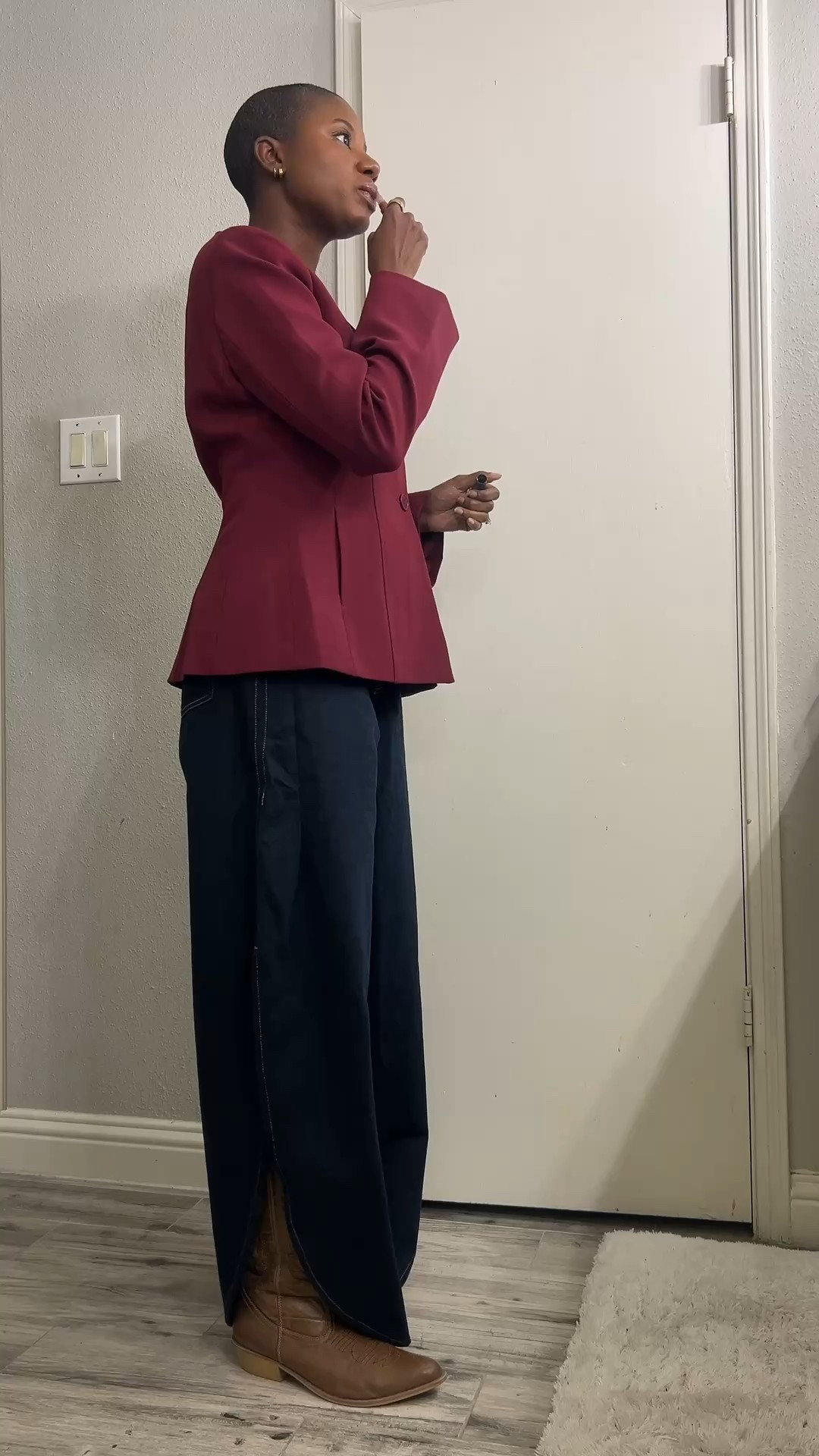 Casual holiday look! Cinched waist blazer, split hem barrel jeans and brown western boots. 

#LTKHoliday