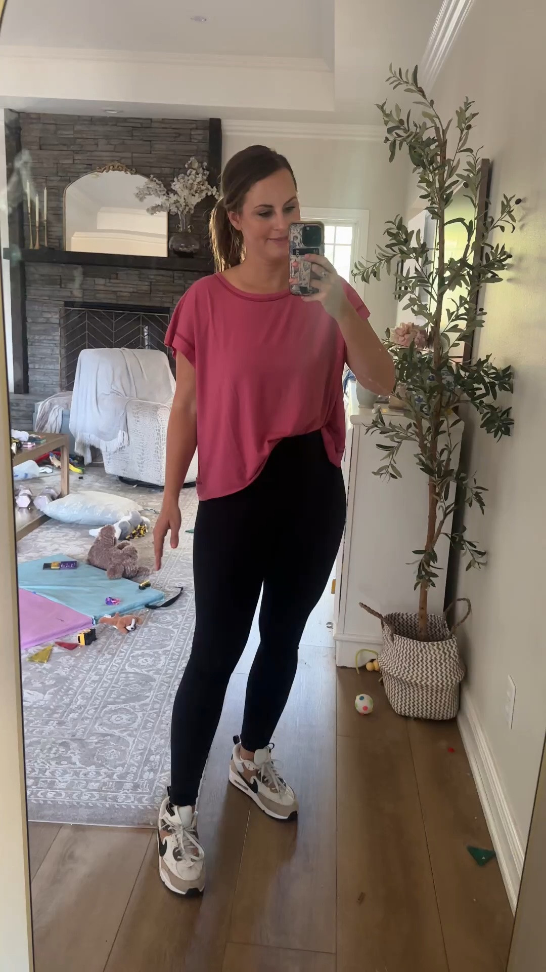 What I wore to barre class this morning! 💕  
Love this rose pink flowy top with a back cut out- SO similar to the Free people movement top!! Wearing size M. Runs wide so size down if you are on the fence! Has a cute boxy fit & is perfect with leggings or shorts.

#LTKootd #LTKfitnessgoals #LTKActive