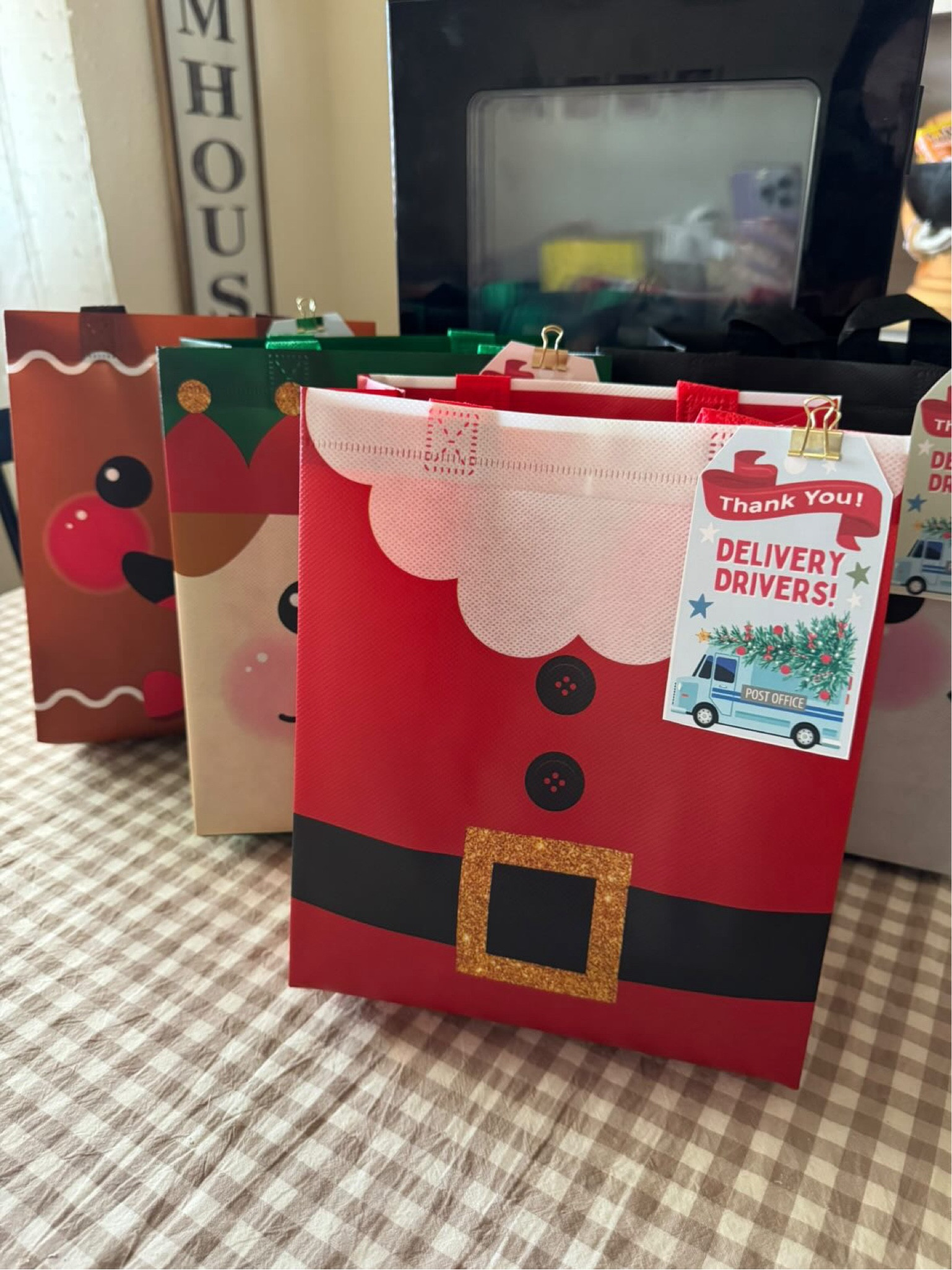 Start this tradition of making treat bags for the delivery drivers! Here’s everything I used in my post so you can shop

#LTKHome #LTKSeasonal #LTKHoliday