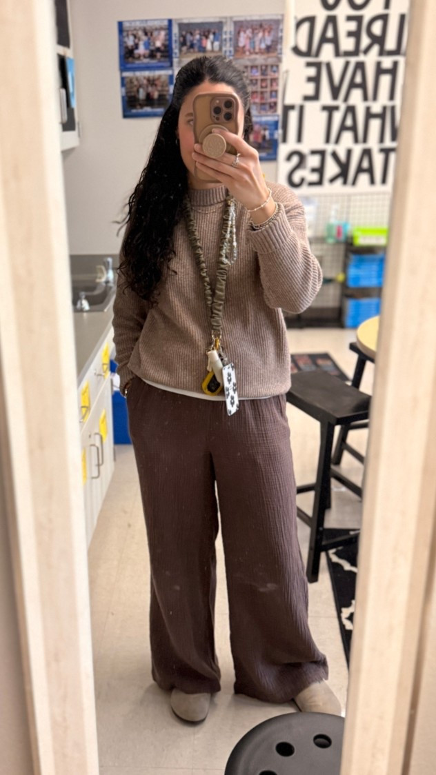 Another day, another pair of linen 🤎 matched with this cozy crewneck sweater & it’s 🤌🏼

Teacher Style Inspo, Old Navy, Natural Fiber Clothing

#LTKootd #LTKWorkwear