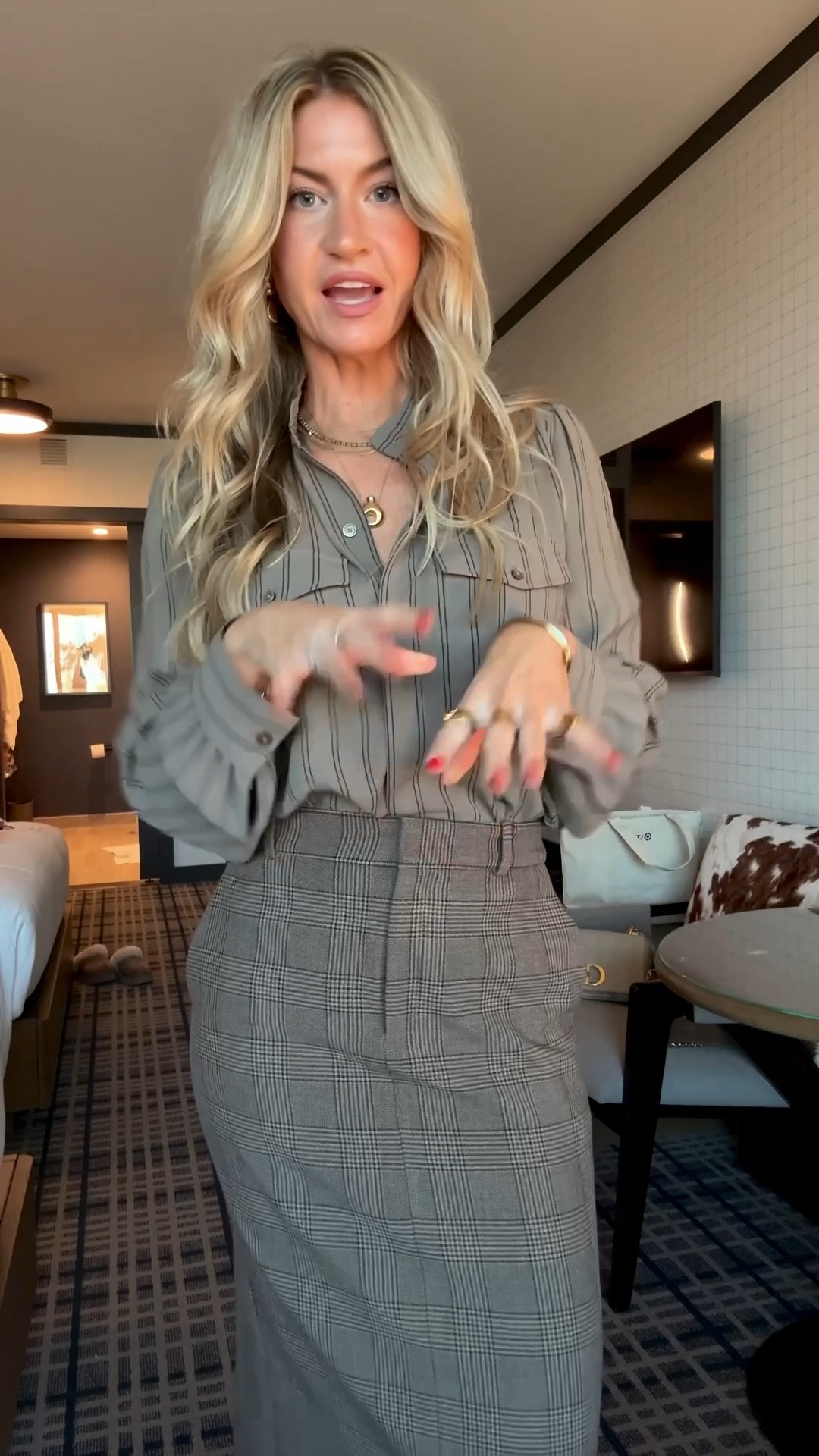 My outfit for the first day of #ltkcon 
Skirt: wearing a 2
Top: wearing a S
Shoes: run TTS (so comfy!)


#LTKCon #LTKSeasonal #LTKStyleTip