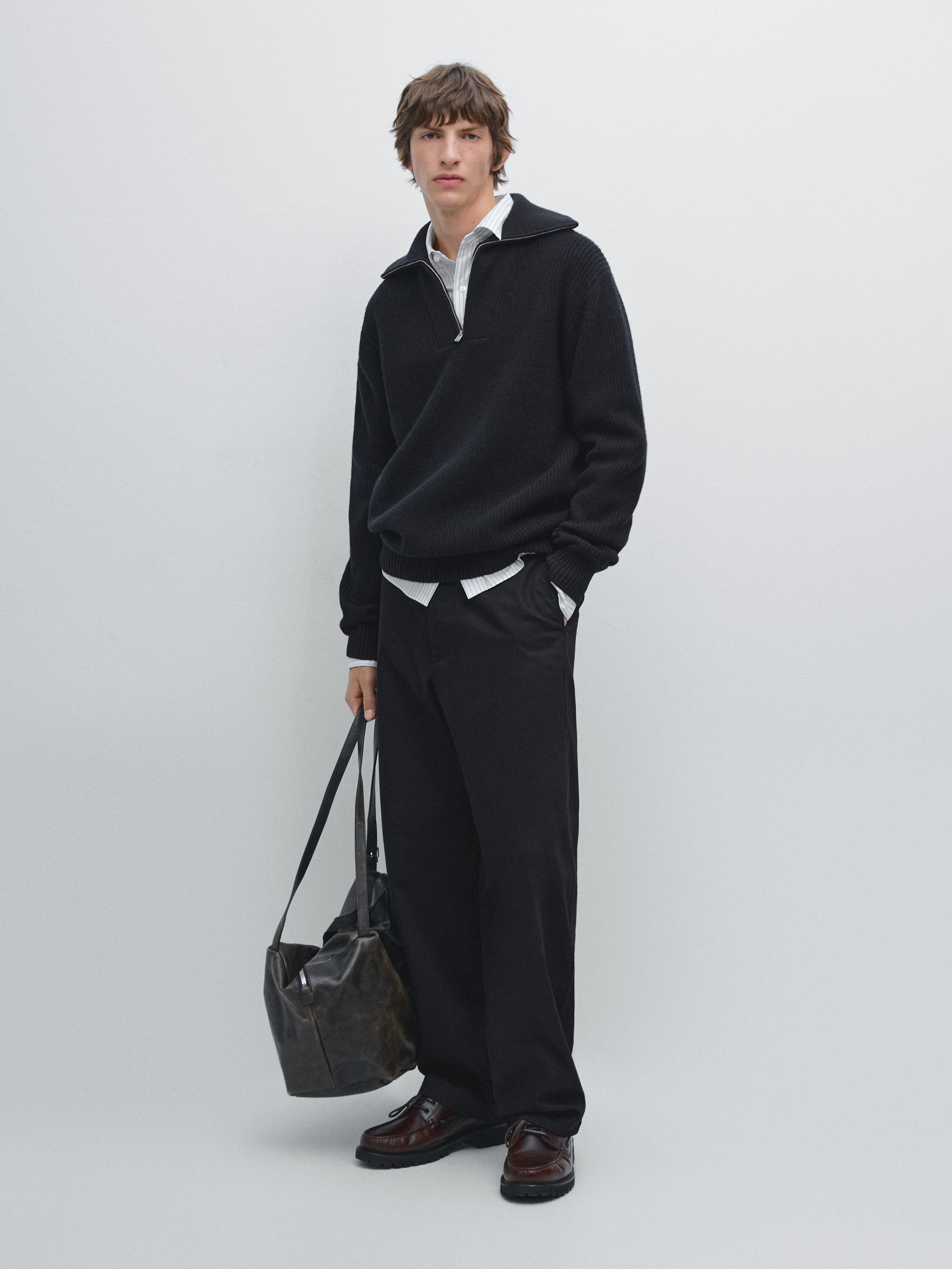 Knit sweater made of a wool blend fabric . Long sleeves. Mock neck with zip. Ribbed trims . | Massimo Dutti UK