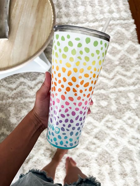 New cup, new rug, new table—mama’s got her groove back! 7 days til I’m sippin cocktails from this cute tumbler! 🏖️💦🍹