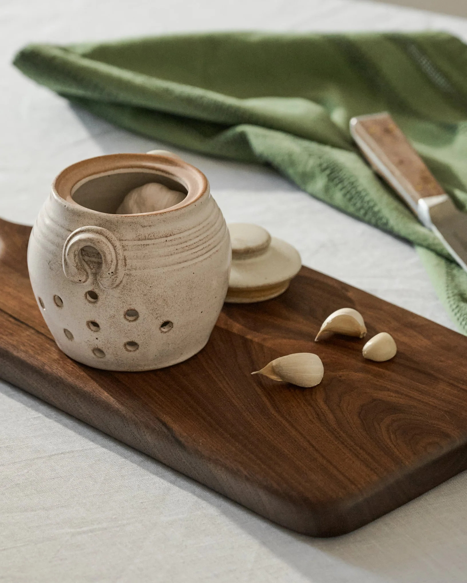 French White Garlic Keeper | Magnolia