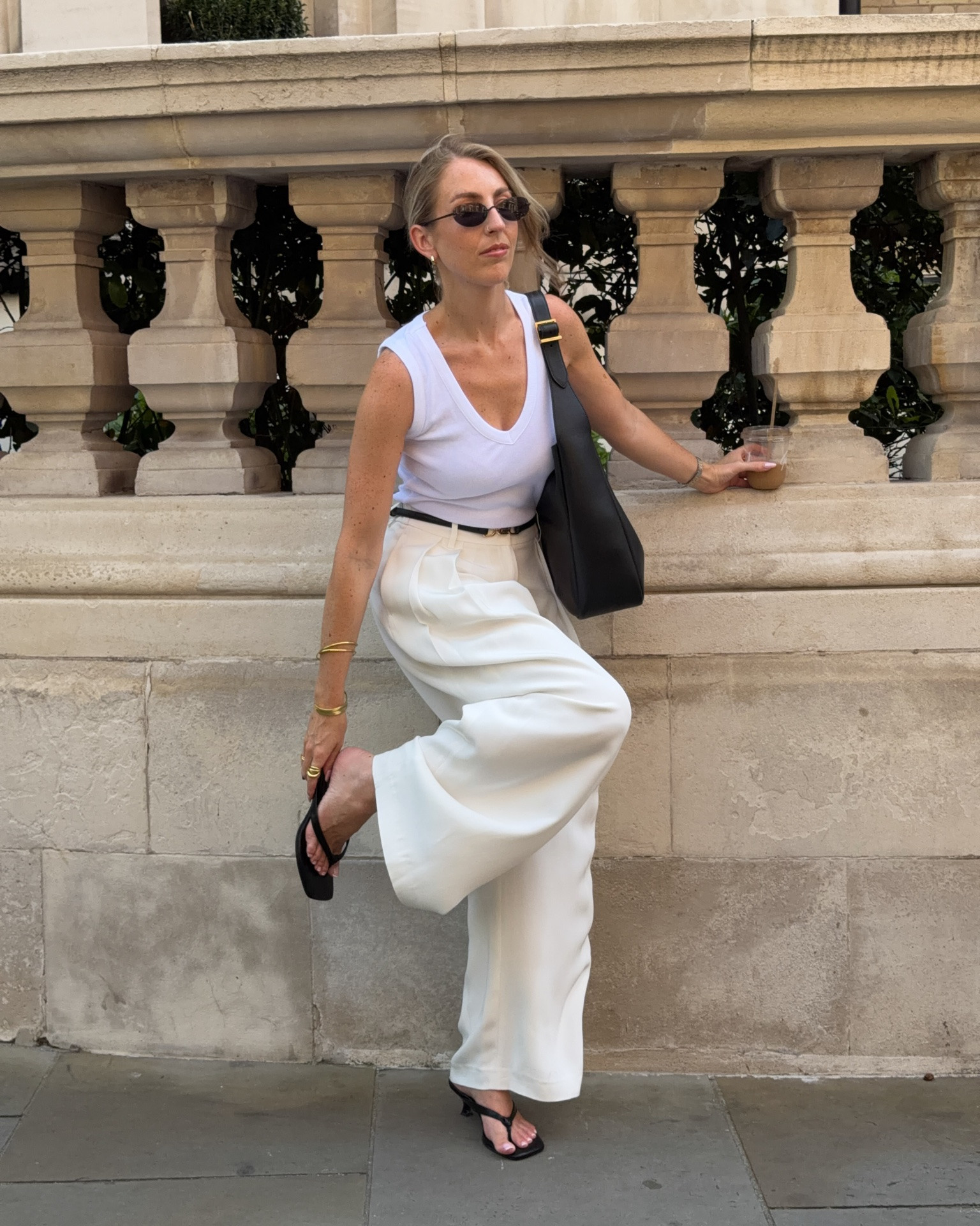 Heatwave in the city outfit 🥵🤍 

White vest, white trousers, black bag,