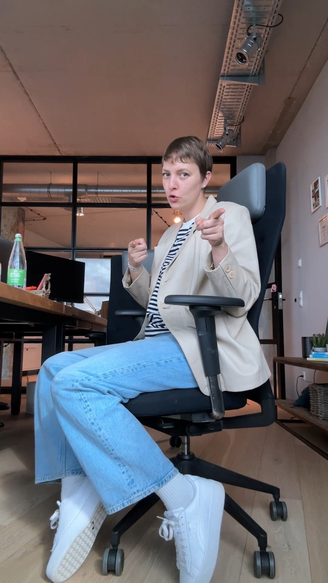 2/30 FALL CAPSULE WARDROBE OUTFIT // leather jacket, light denim and stripes

#LTKeurope #LTKautumn #LTKdeutschland