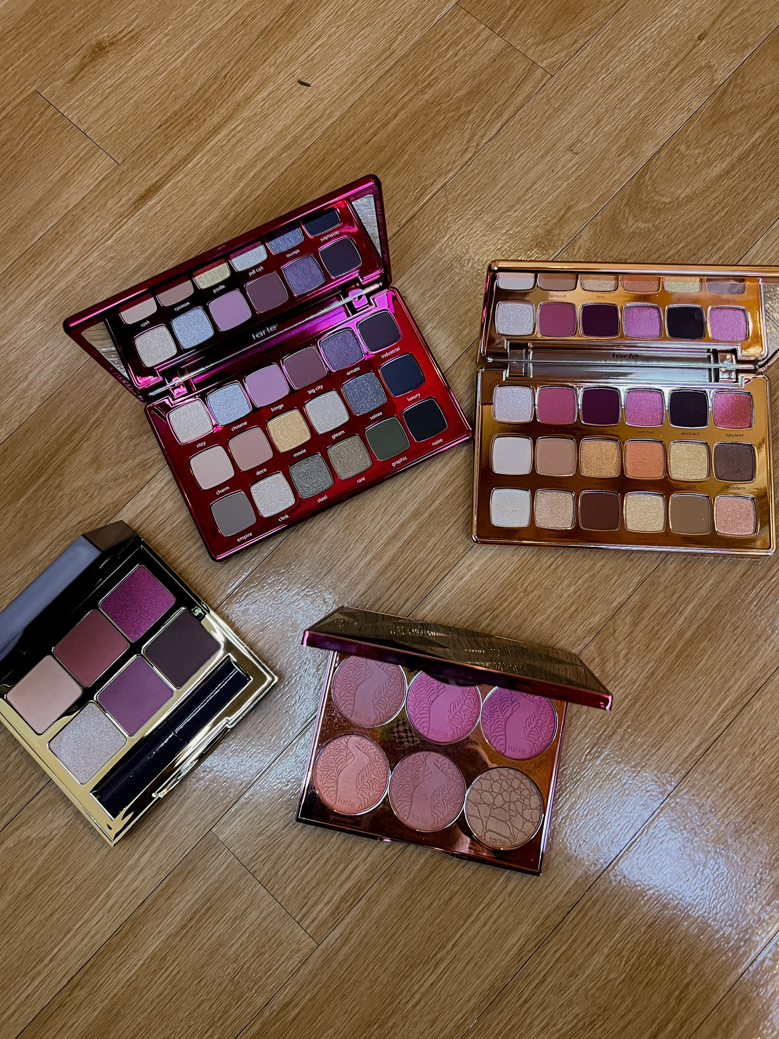 Tarte Holiday sneak peak exclusive. 
Use code: BWC15 for 15% off only this weekend!!!


#LTKSeasonal #LTKSale #LTKbeauty