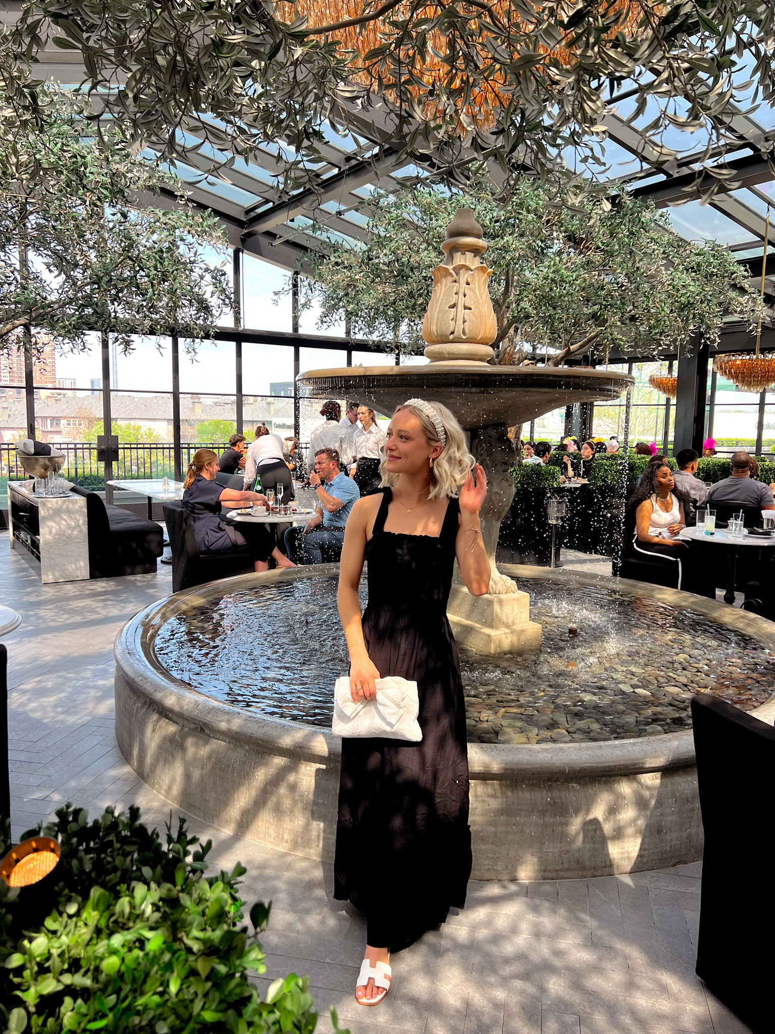 Dress tts - xs
Shoes tts - 6.5 
Purse - Sold out but got it from Lulus 

#brunchoutfit #blackdress #amazondress#brunchdress 