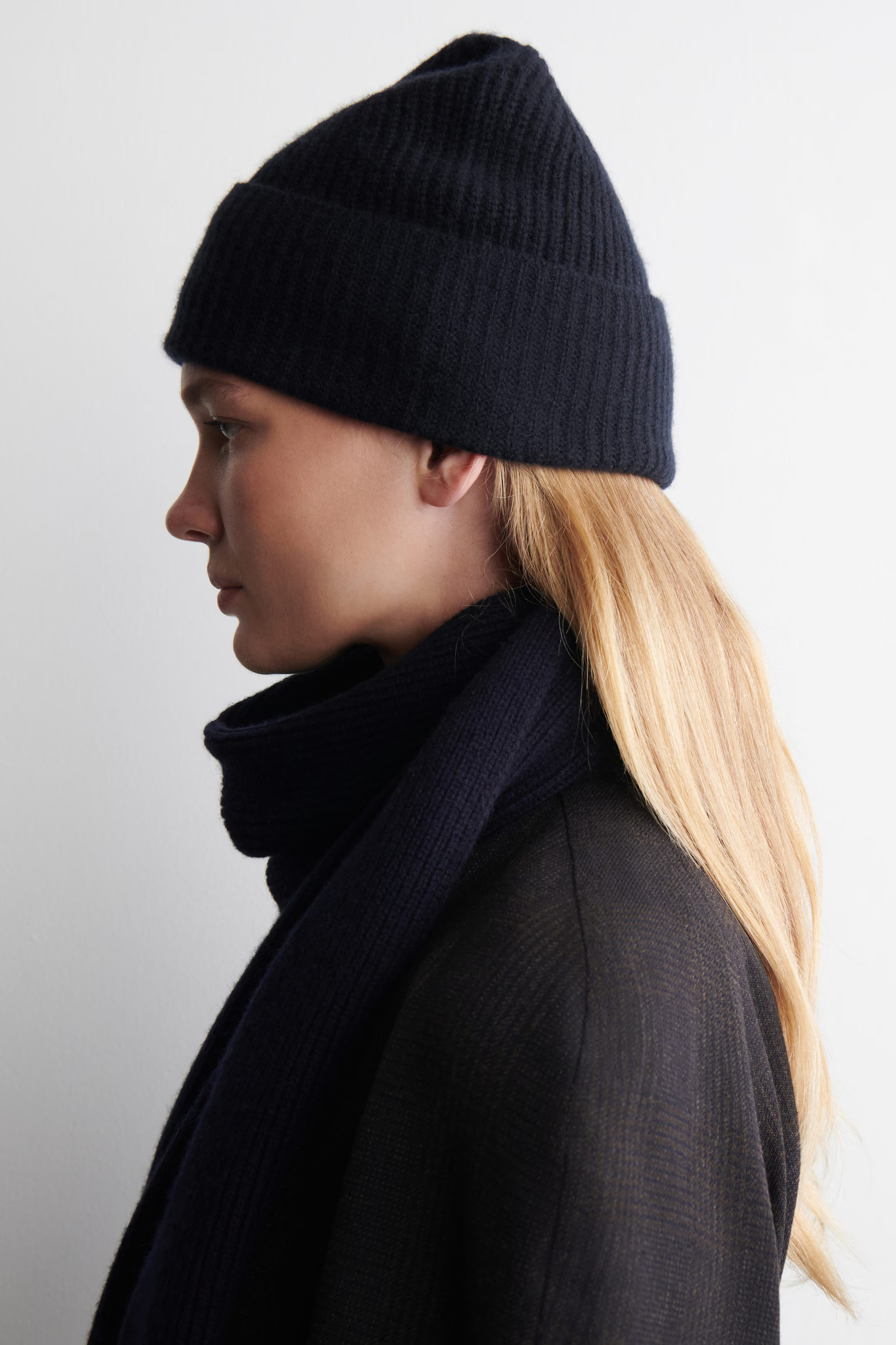 WOOL-CASHMERE BEANIE - NAVY | COS GB | COS UK