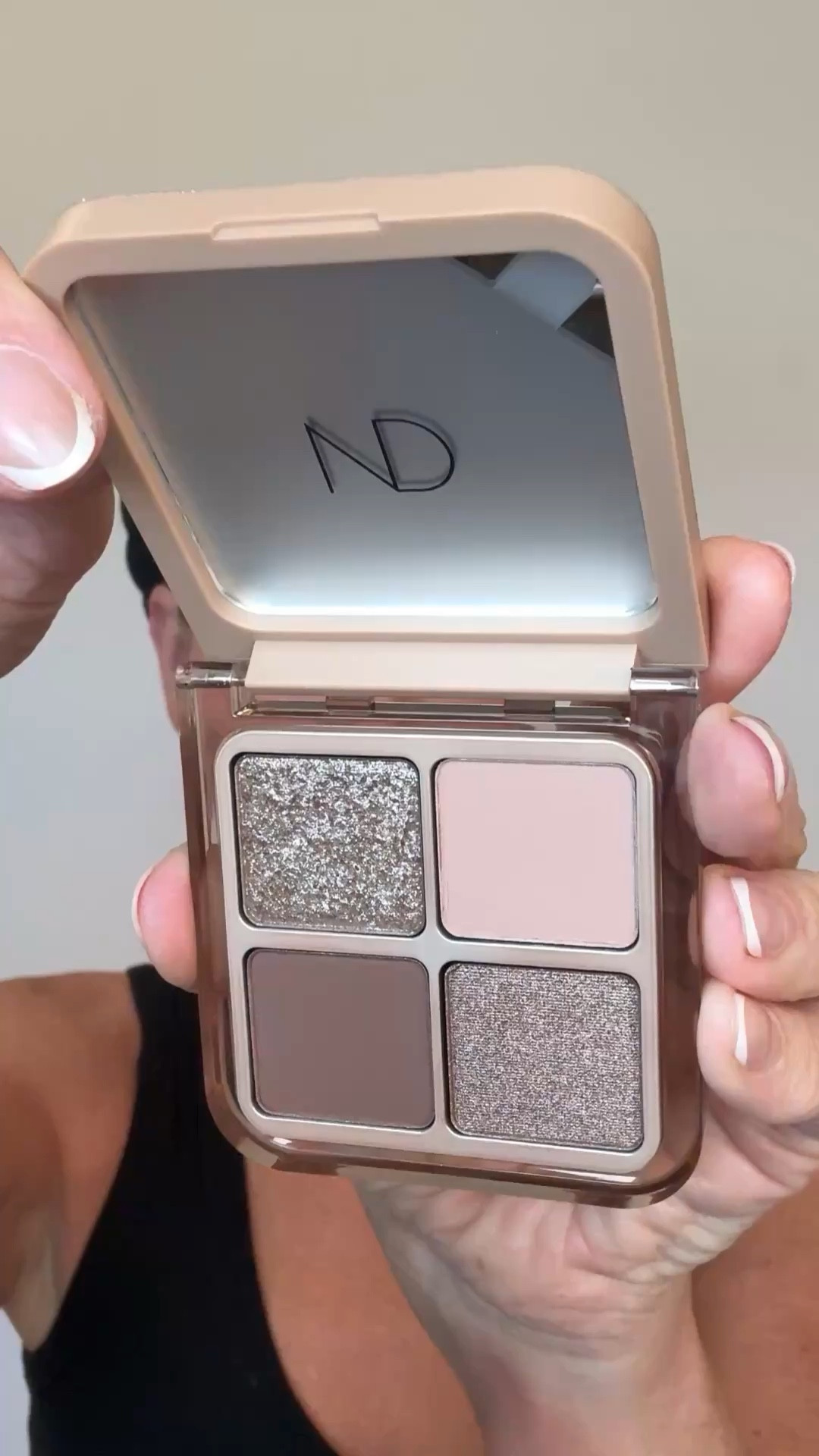 Natasha Denona Luxe Glam Eyeshadow Compact Cool ❤️

#eyeshadow #makeup #makeupover40 #makeuptip 