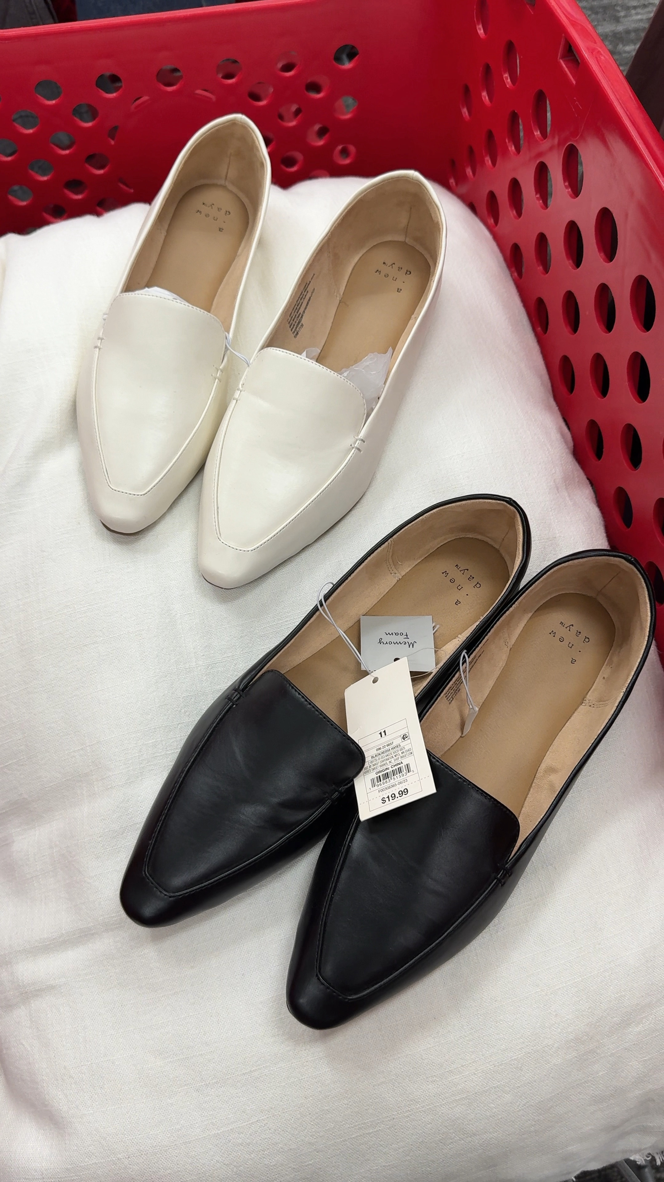 Classic loafers 



#LTKsalealert
#LTKFindsUnder50 
#LTKFindsUnder100
#LTKSeasonal 
#LTKStyleTip
#LTKBacktoSchool 
#LTKWorkwear 
