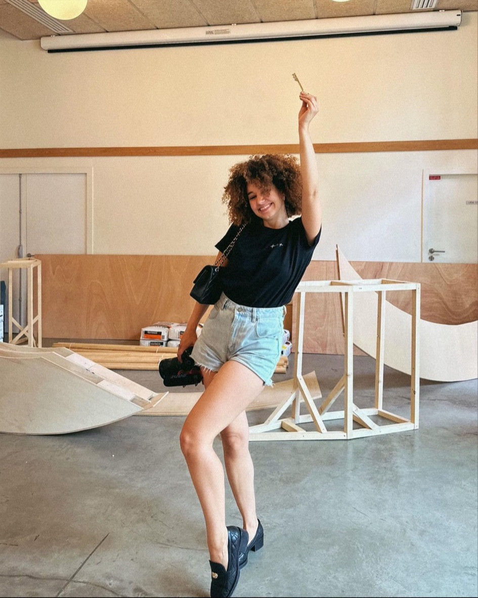 Look du jour casual

short en jean basique, short denim bleu clair, tee shirt noir en coton, tee shirt basique noir, mocassins en cuir matelassé, mocassins Chanel à petit talon, sac Chanel Timeless

#LTKshoecrush #LTKstyletip