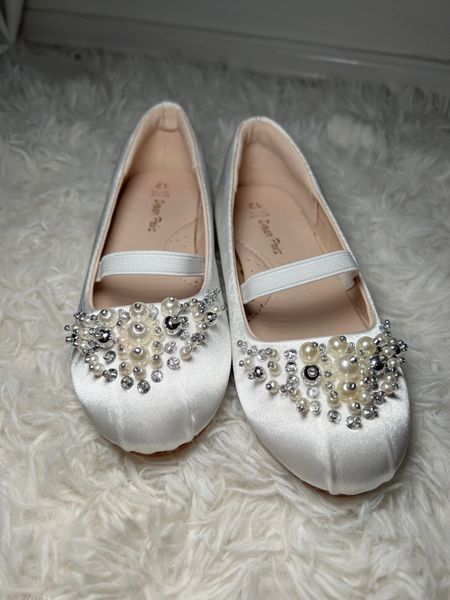 Such an adorable ballerina flats for little girls. The pearls definitely add an extra touch. #amazonfashion #founditonamazon

#LTKkids