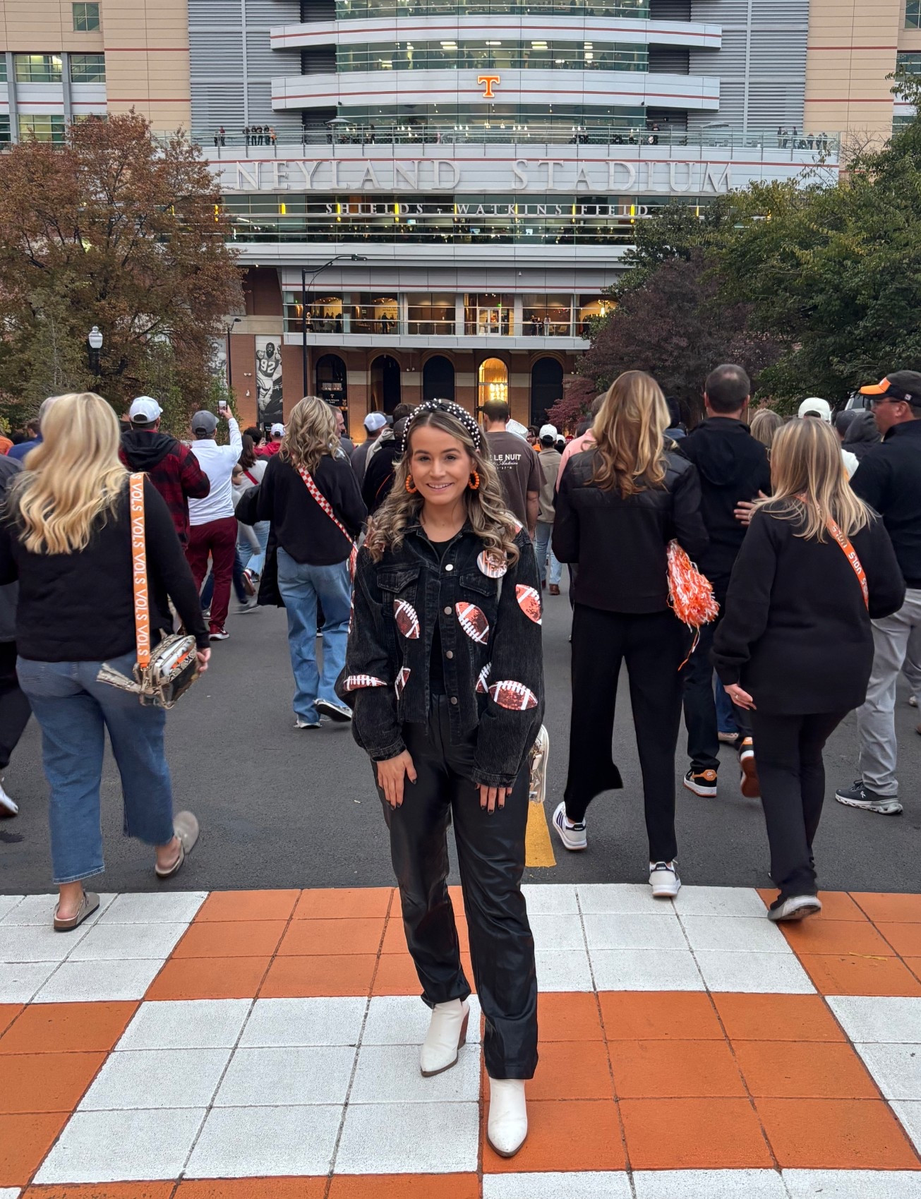 Spooky Neyland Black-Out Gameday Tennessee Vols Outfit #vols #tennesseevols #govols 

#LTKSeasonal #LTKHoliday #LTKPetite