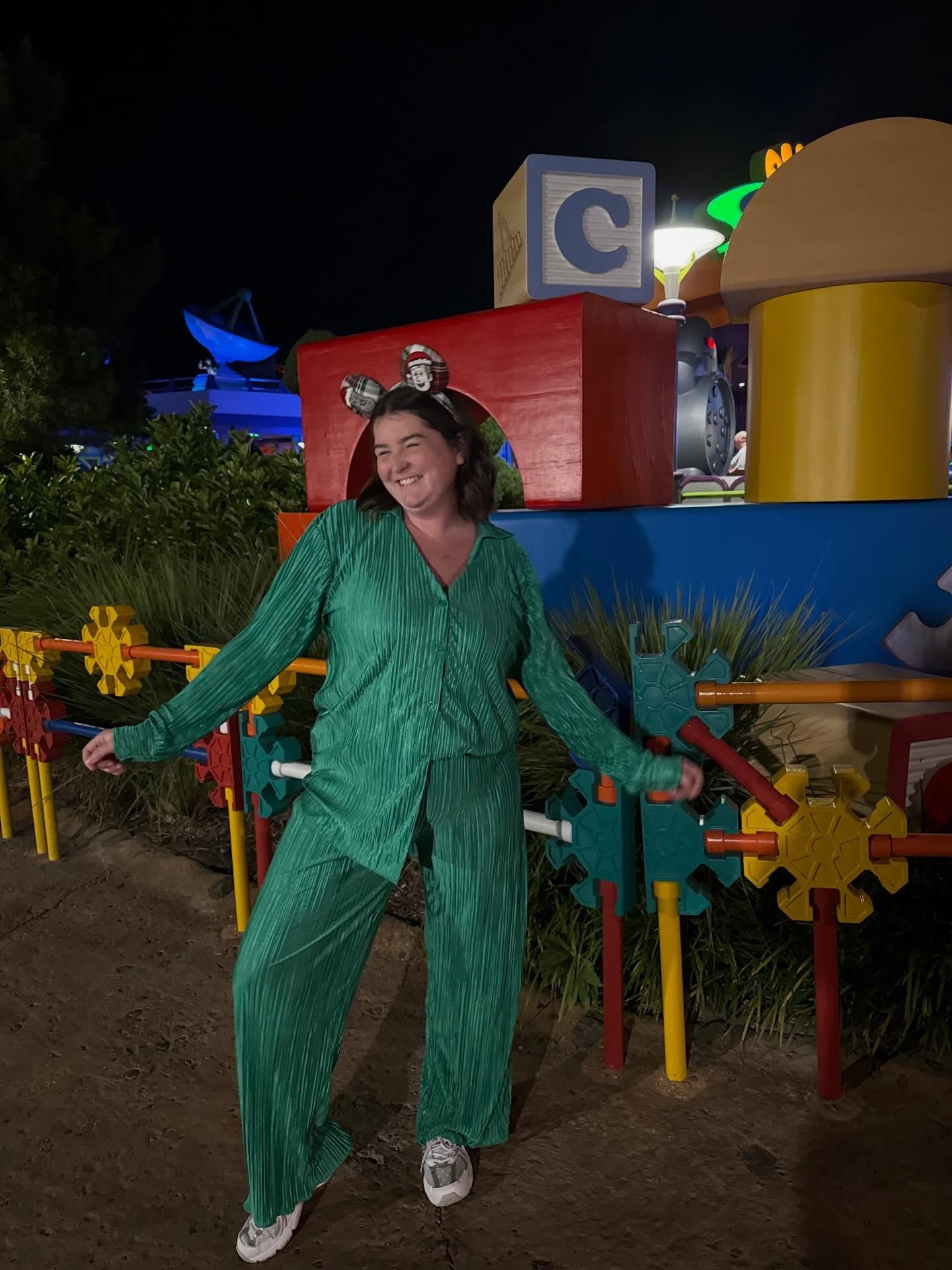 Just a holly, jolly holiday in Toyland 🧸

A few more Christmas posts to come if you don’t mind 👀

#disneystyle #disneyootd #toystoryland #christmasatdisney #holidaysatdisney