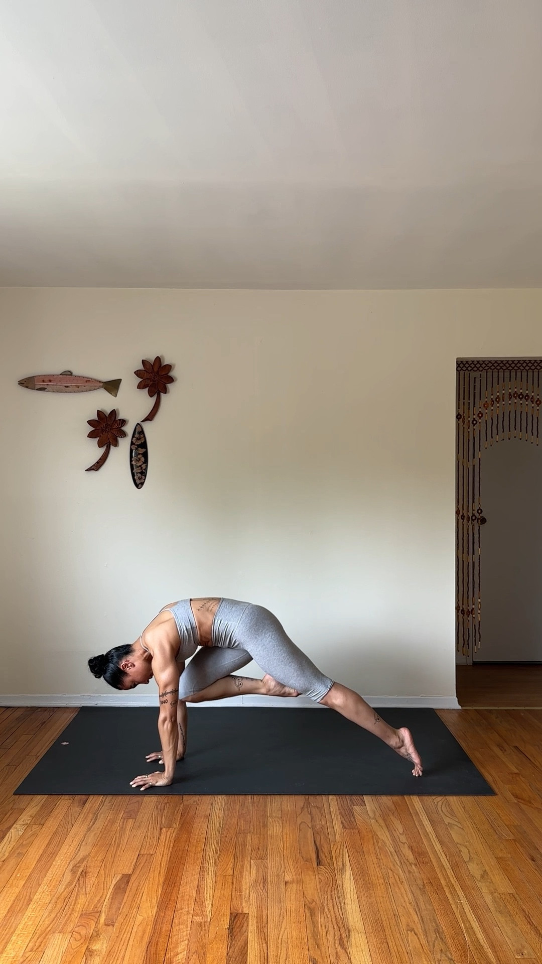 Beyond Yoga matching set - Silver Mist



matching set, yoga clothes, yoga set, workout set, vintage

#LTKActive #LTKStyleTip #LTKFindsUnder100