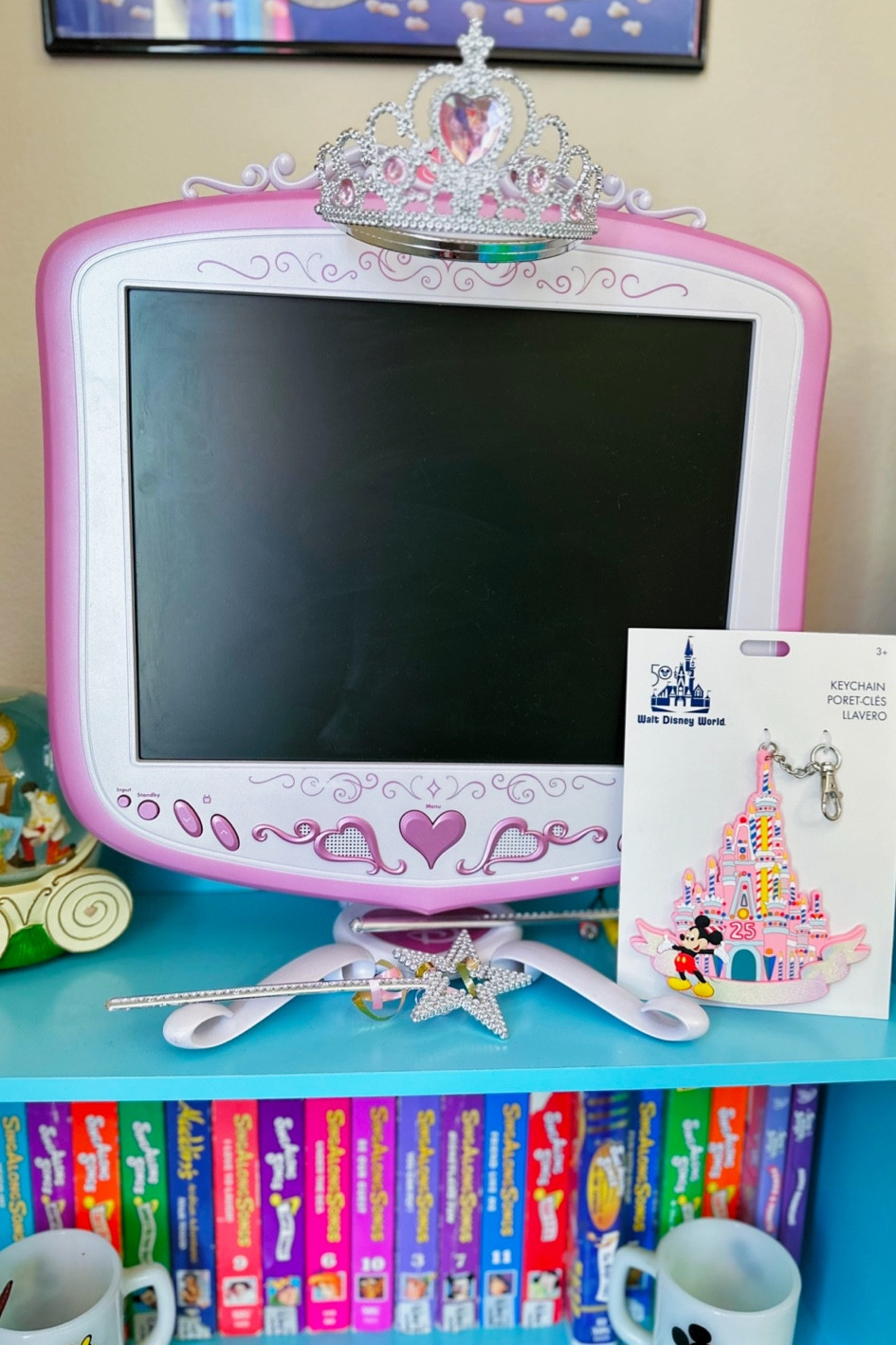 Nostalgic retro tvs 
#nostalgia #nostalgic #millennial #millennials #90s #2000s 