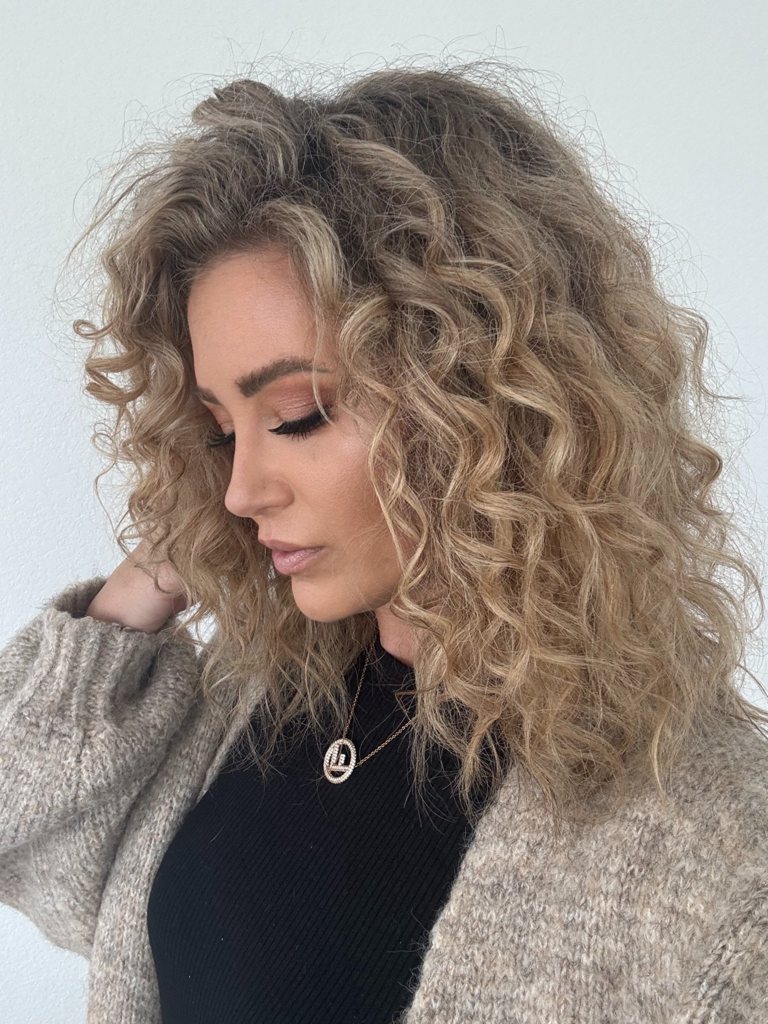 Here what I use to manage my curly hair when I wear it naturally!

Hair style 
Hair care
Makeup
Routine 
Curly hair 


#LTKbeauty #LTKstyletip #LTKover40