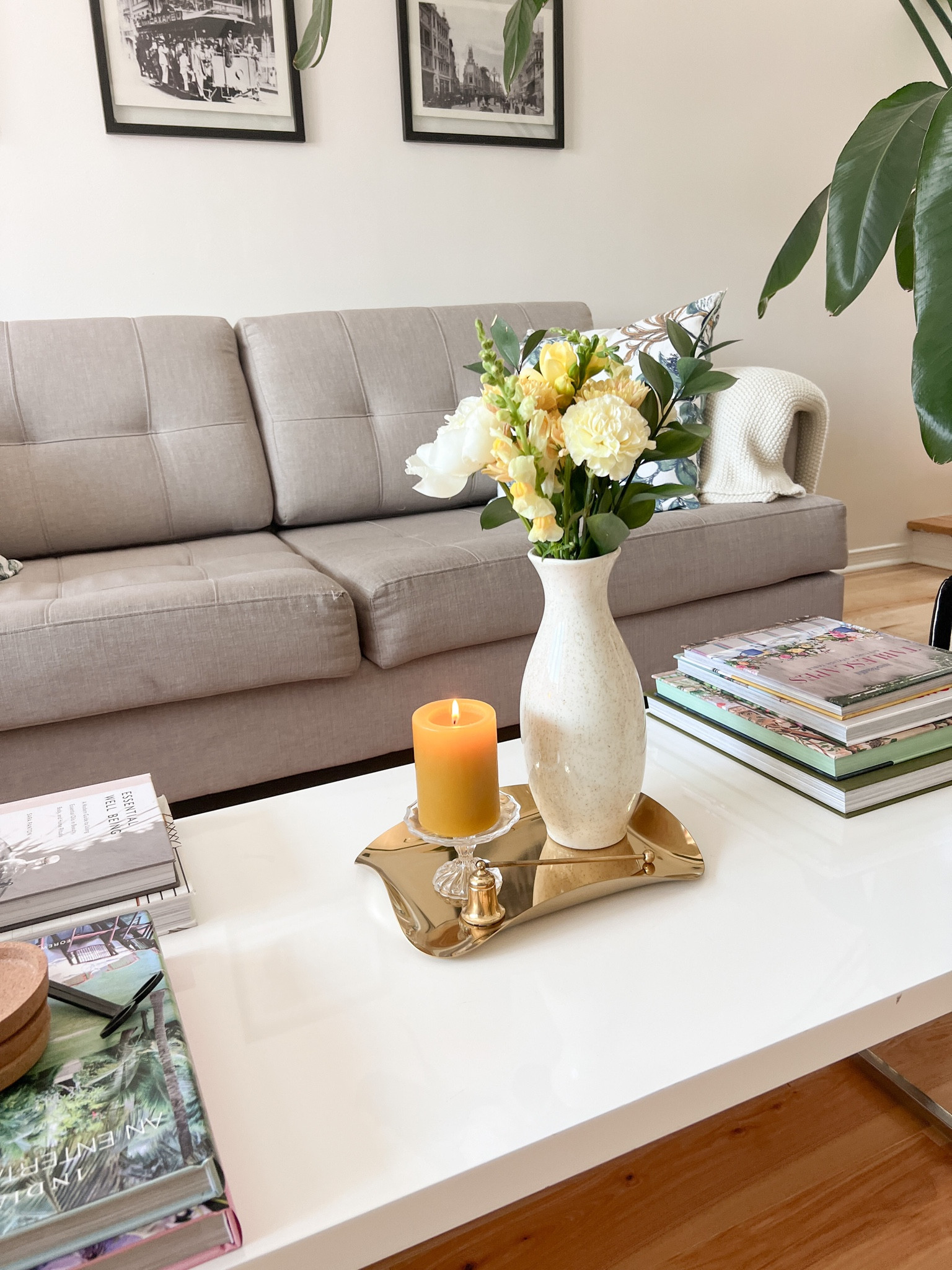 Coffee table styling, summer edition 


#LTKhome #LTKstyletip